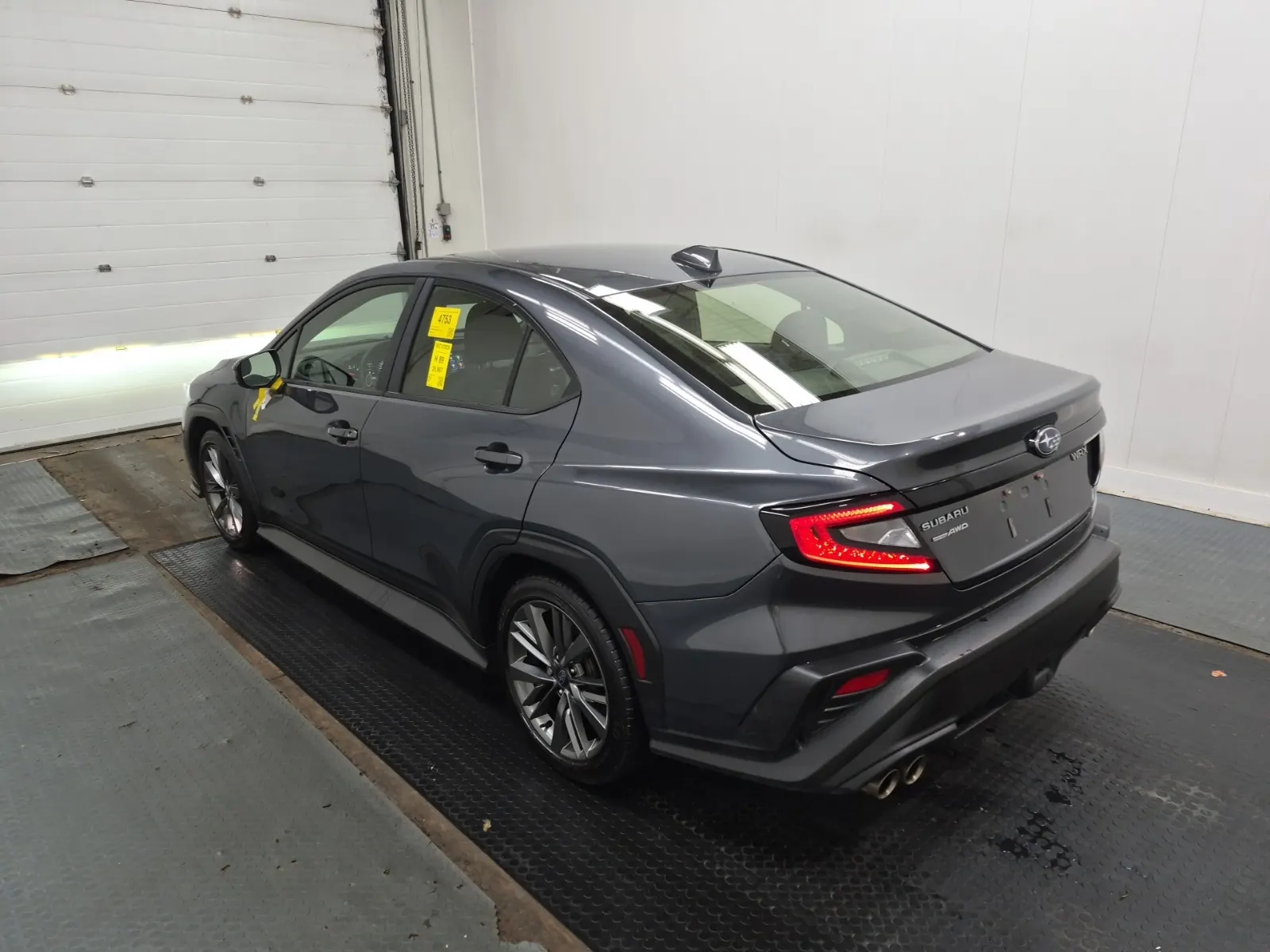 Driver Rear 3/4 Photo