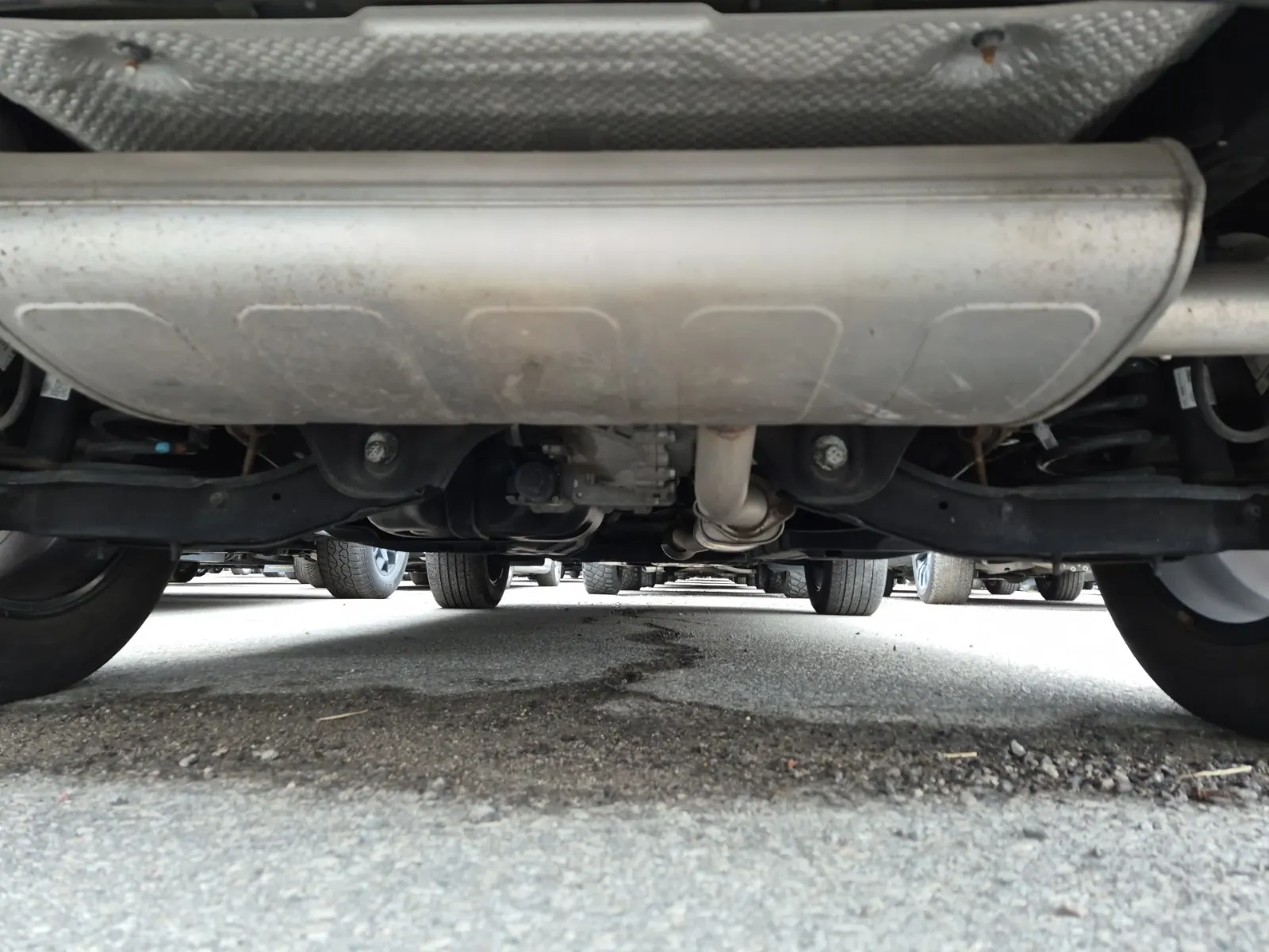 Undercarriage - Rear Photo