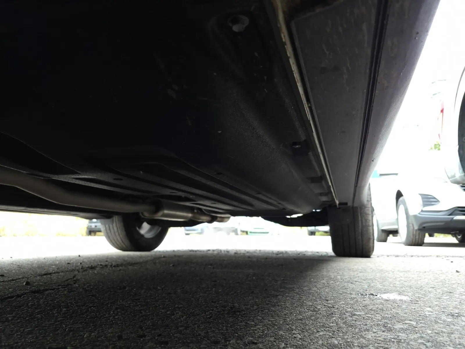 Undercarriage - Driver Photo