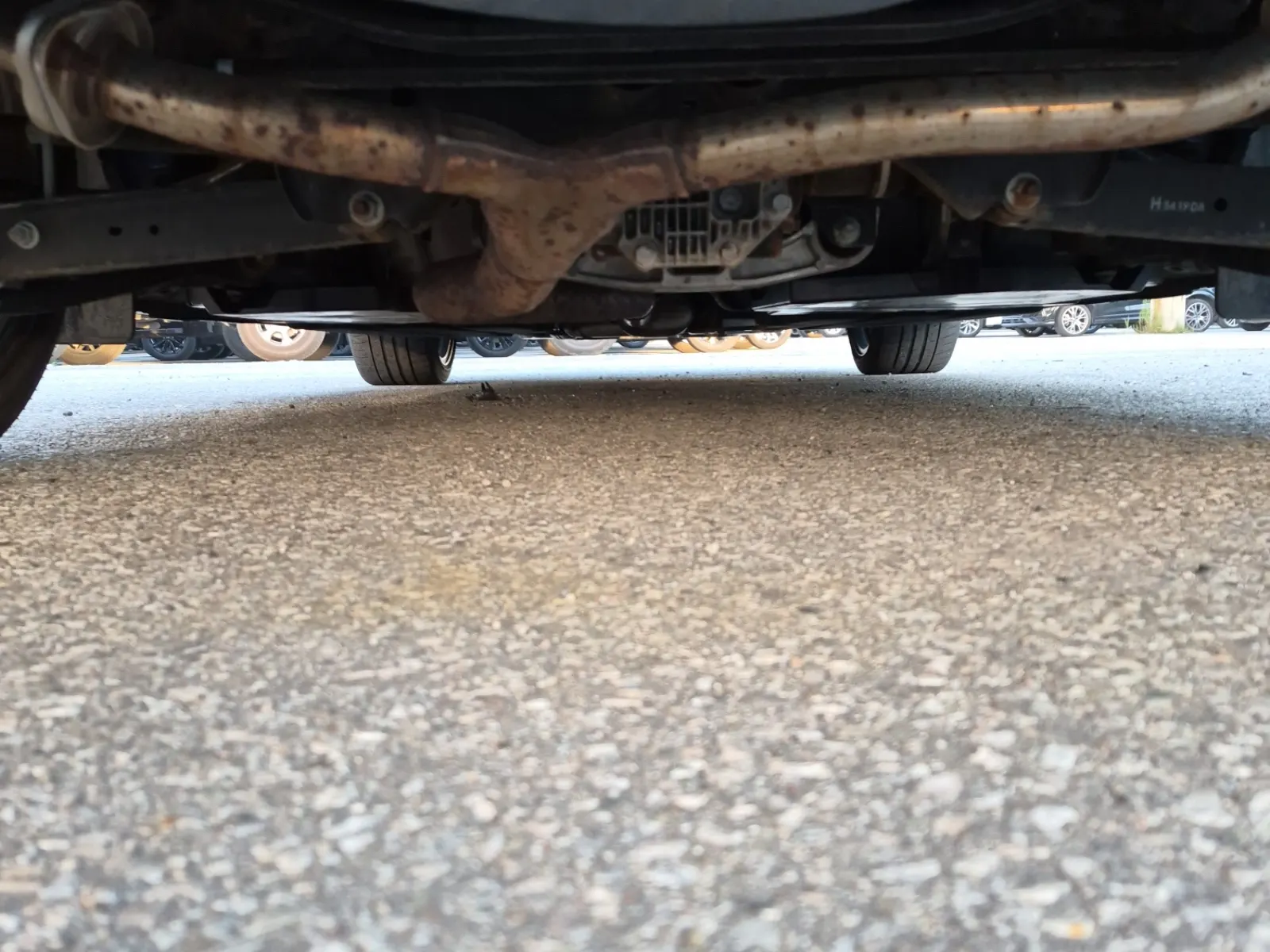 Undercarriage - Rear Photo