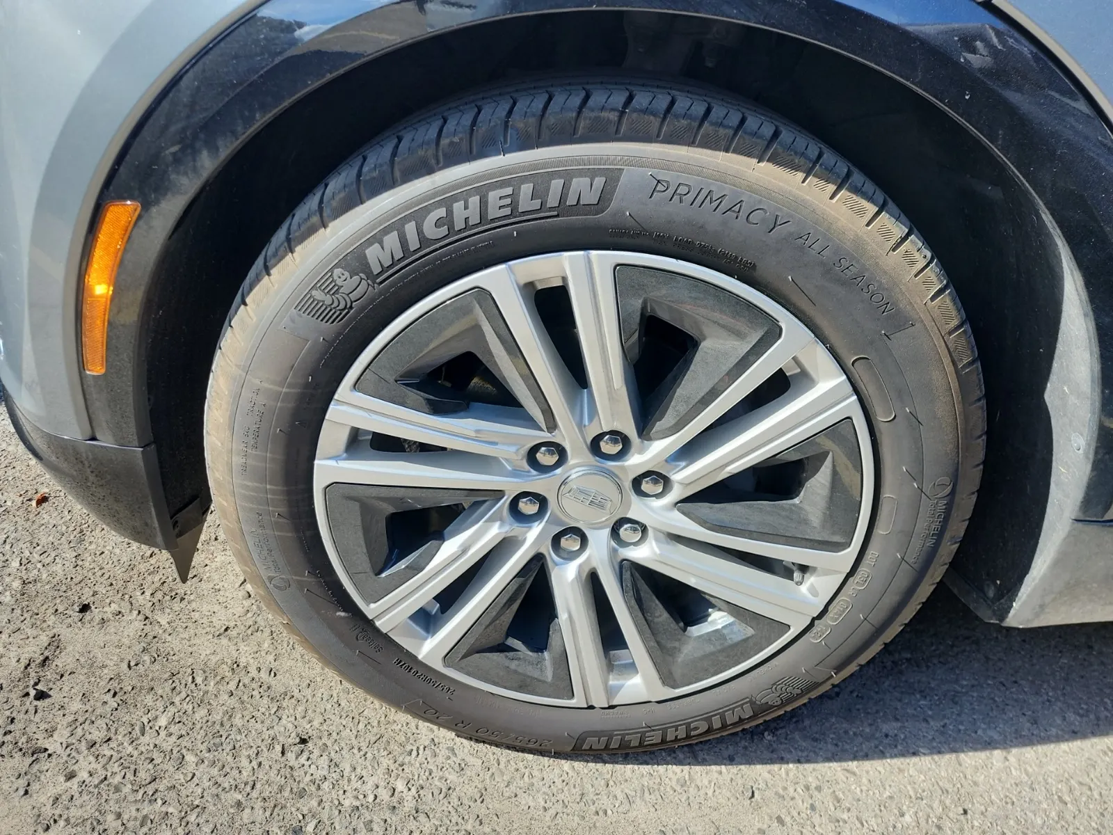 Front driver wheel/tire photo