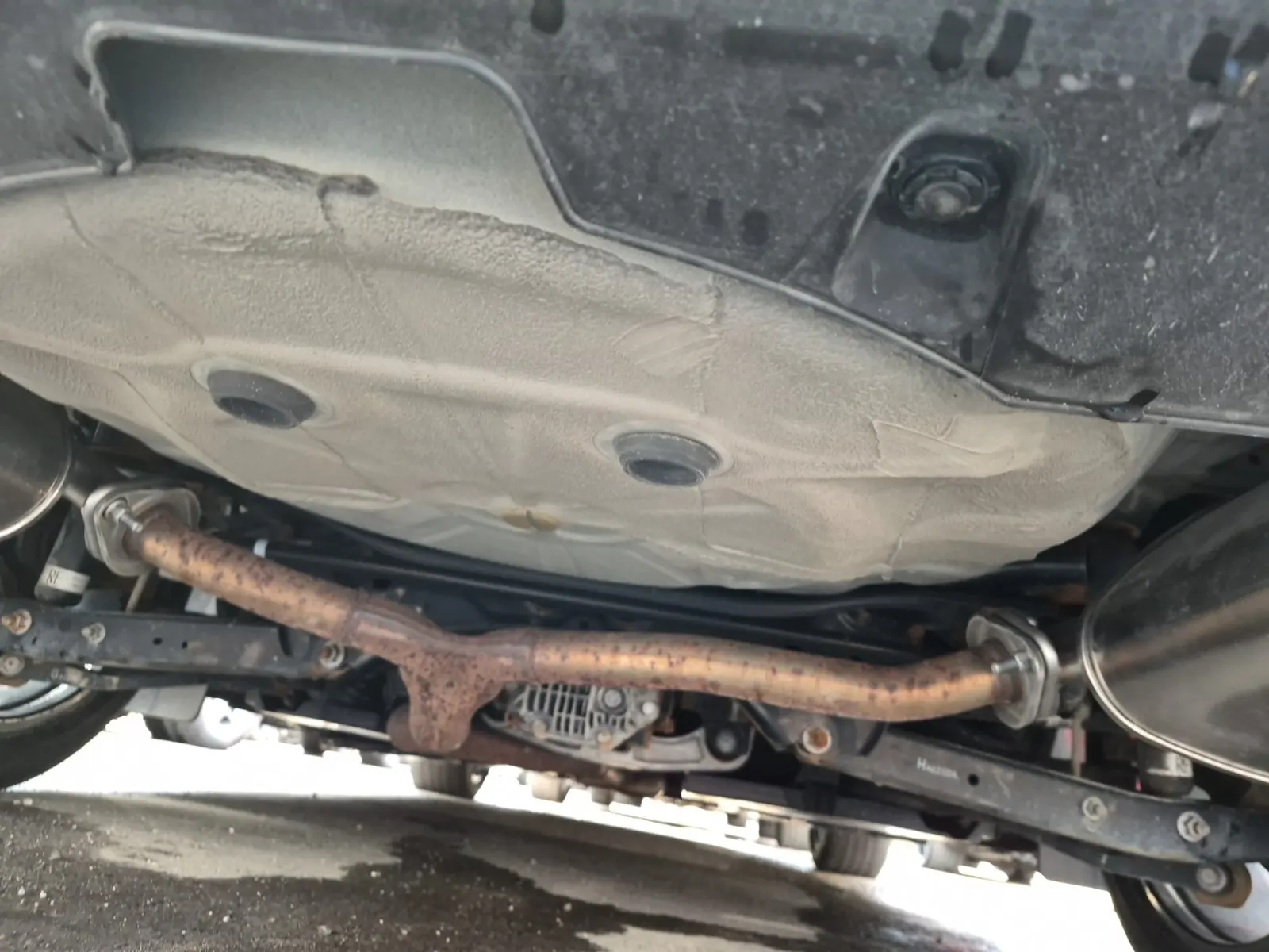 Undercarriage - Rear Photo