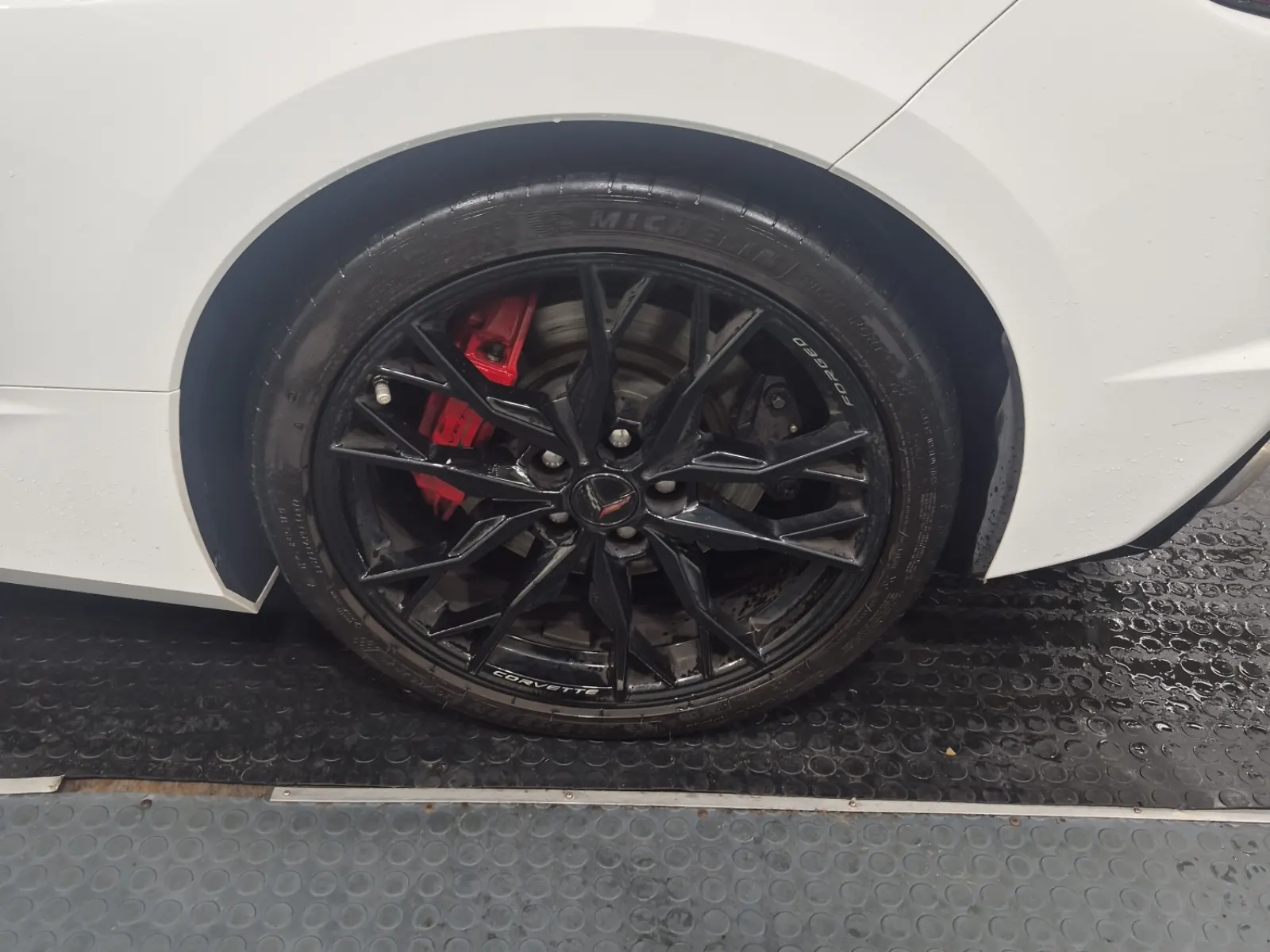 Left Rear Wheel/Tire Photo
