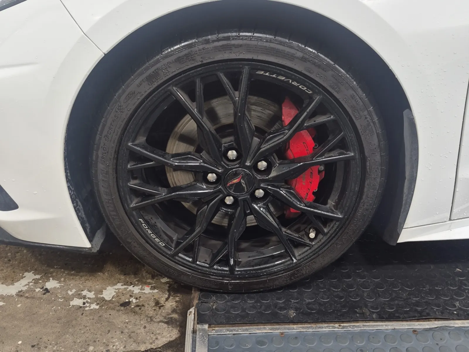 Front driver wheel/tire photo