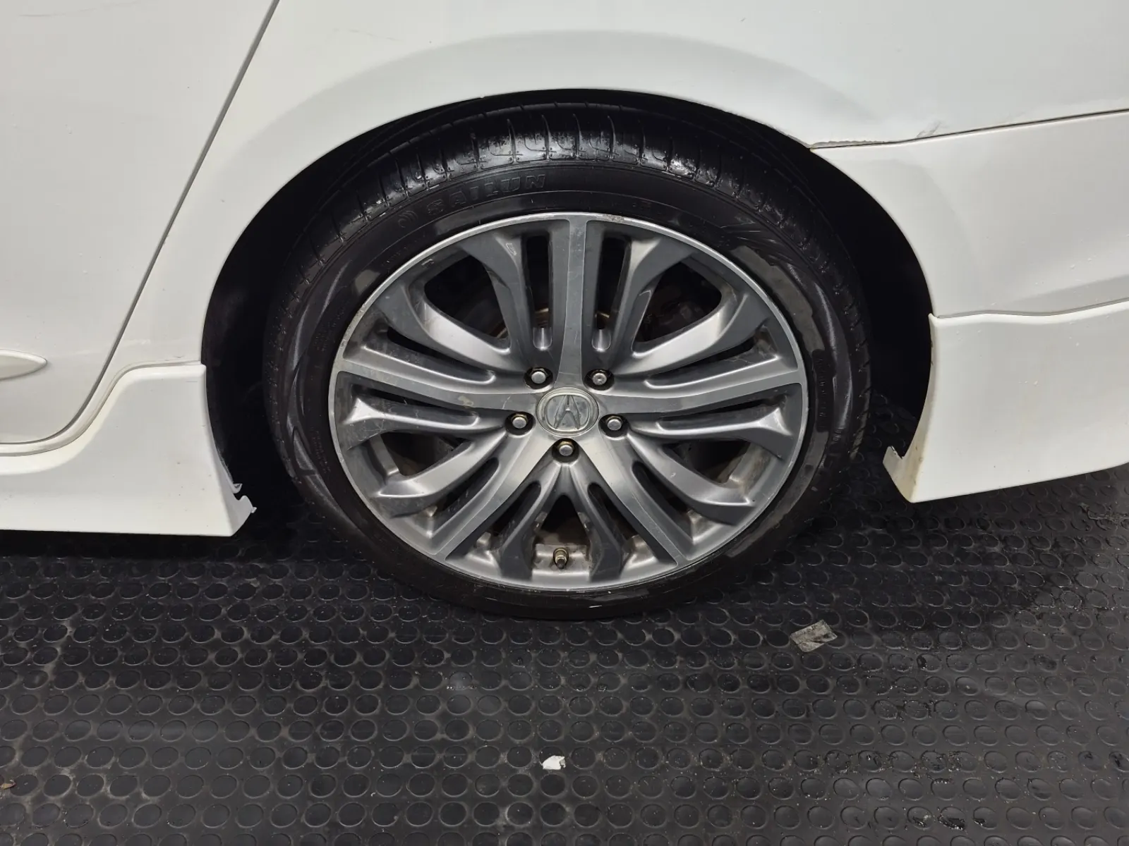 Left Rear Wheel/Tire Photo