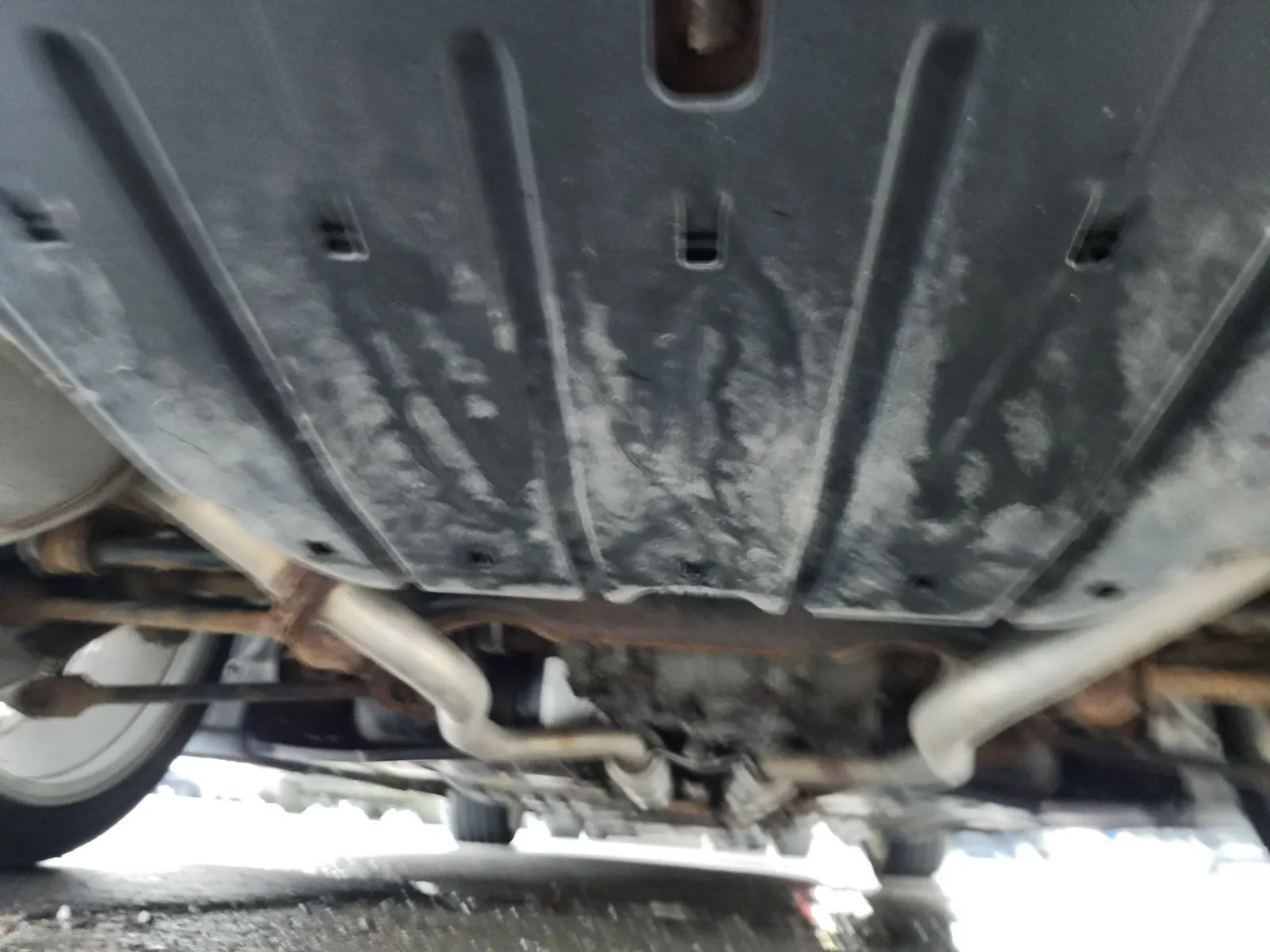 Undercarriage - Rear Photo