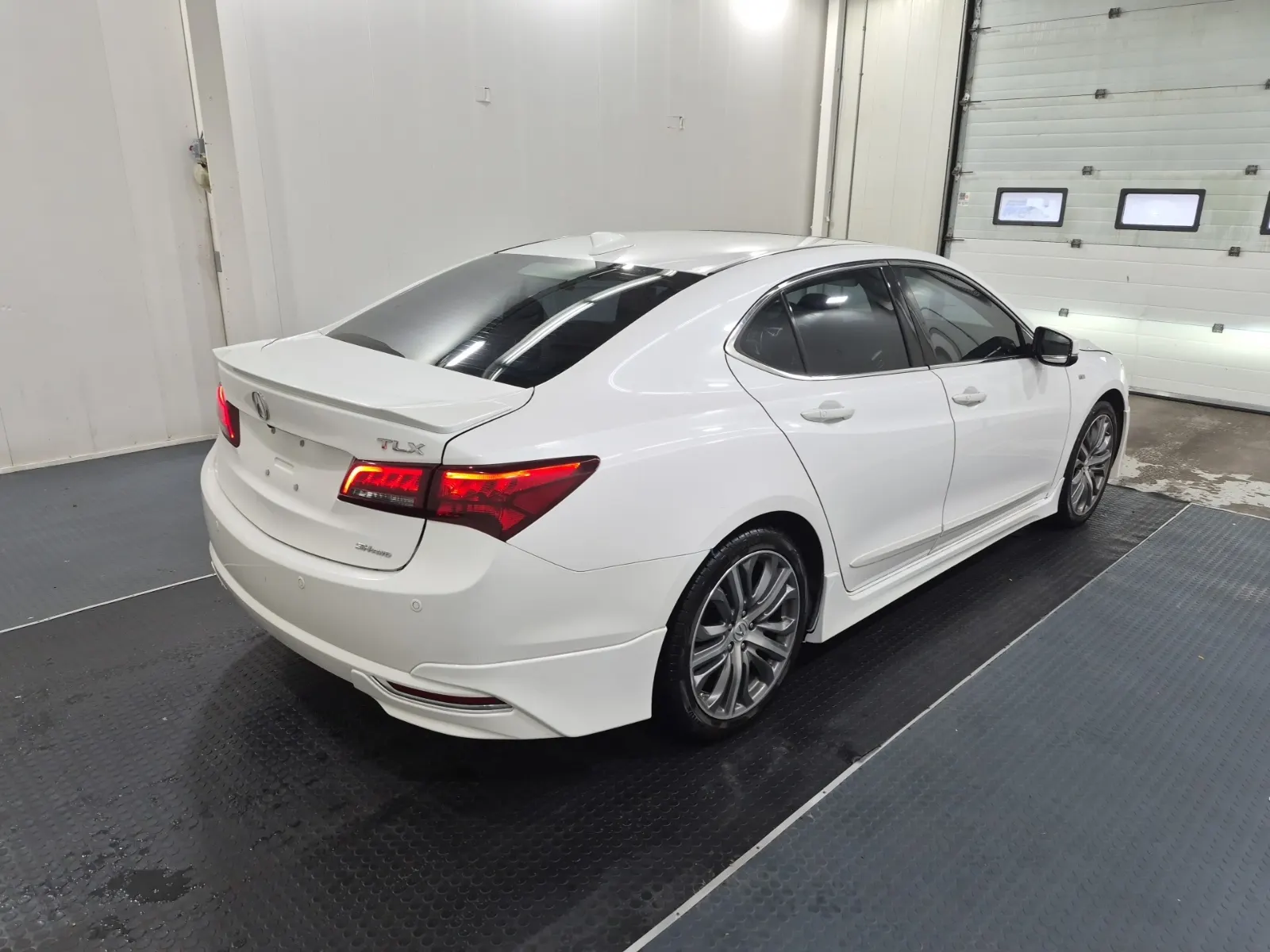 Passenger Rear 3/4 Photo