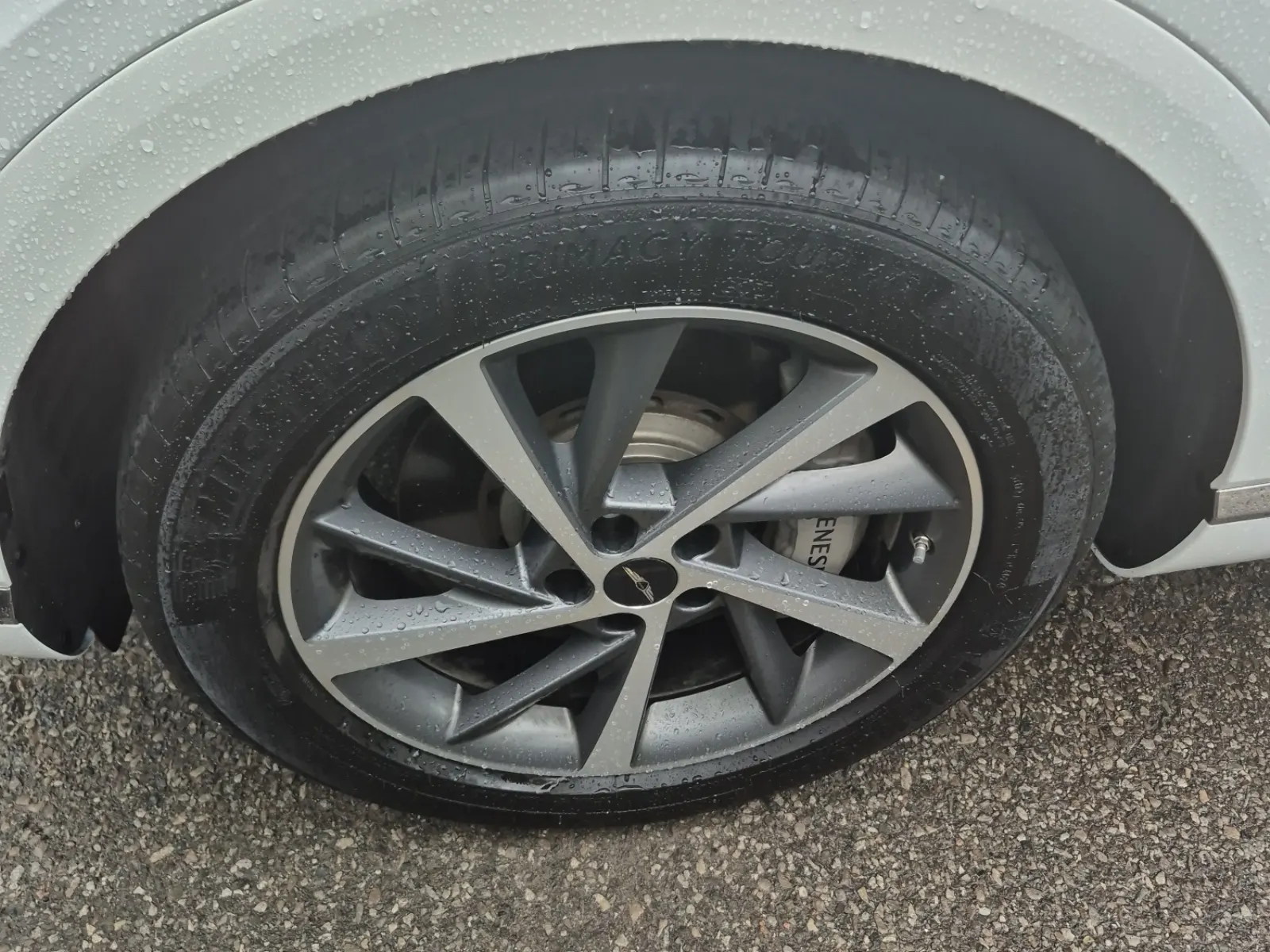 Front driver wheel/tire photo
