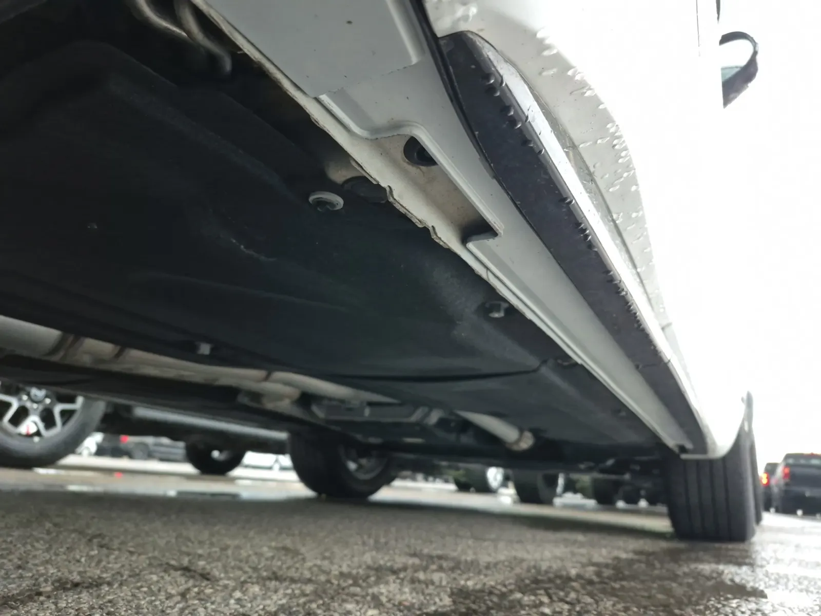Undercarriage - Passenger Photo