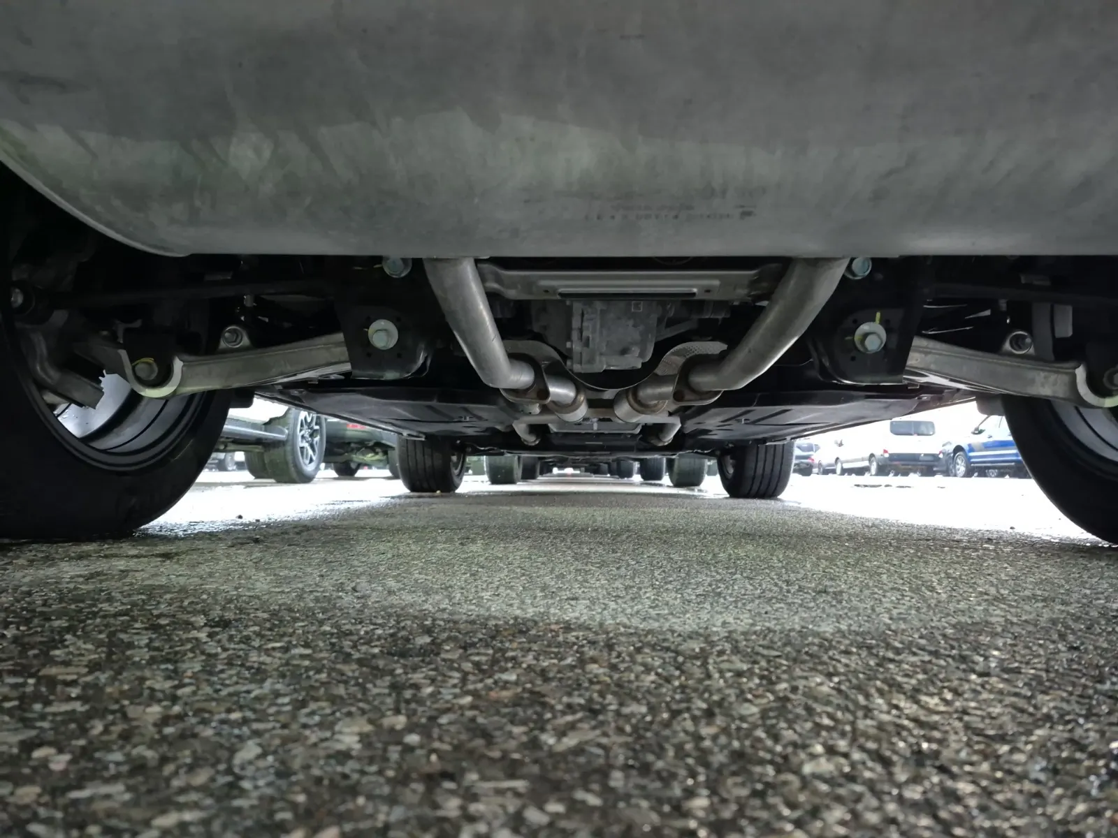 Undercarriage - Rear Photo