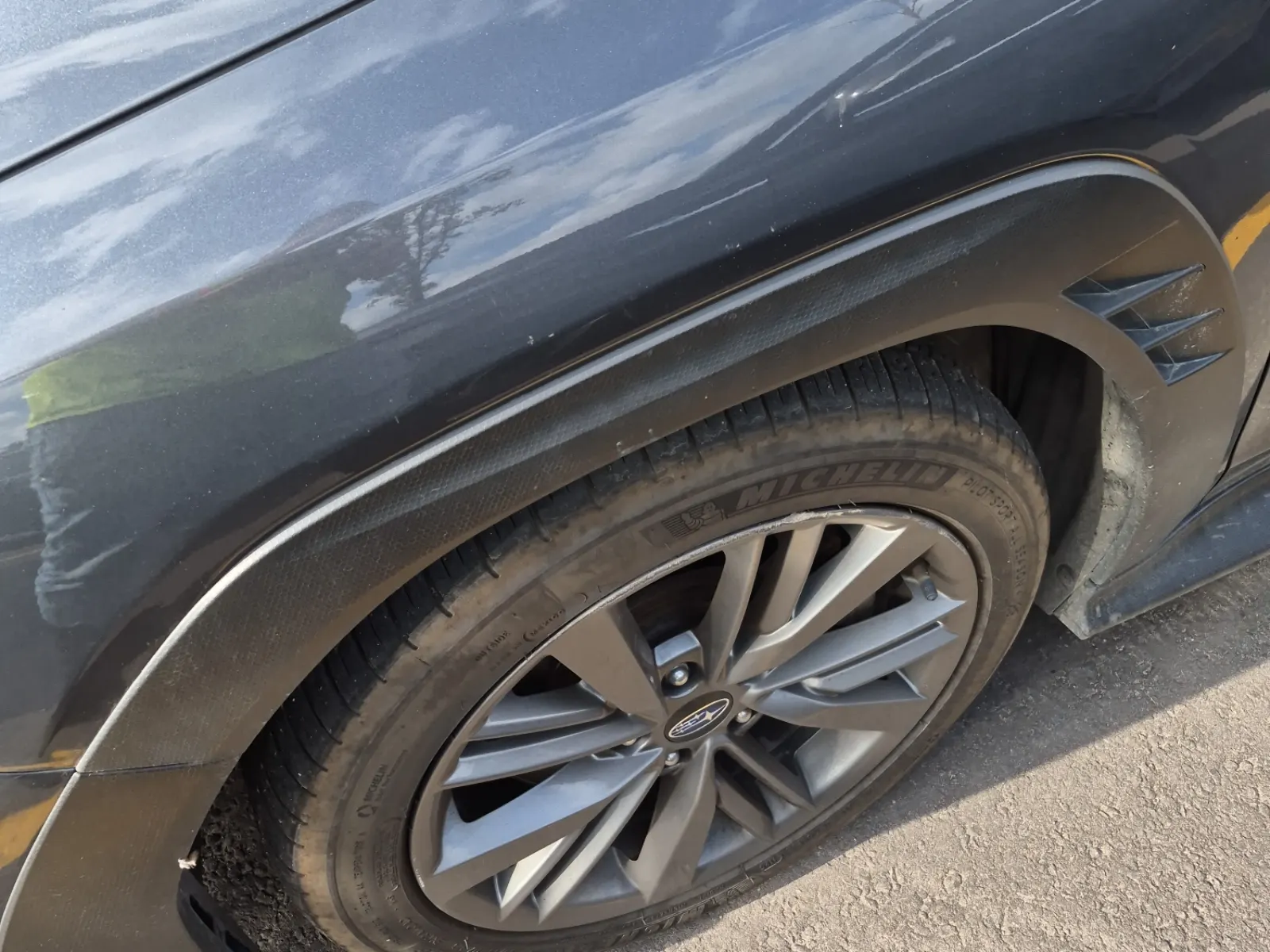 Front driver wheel/tire photo