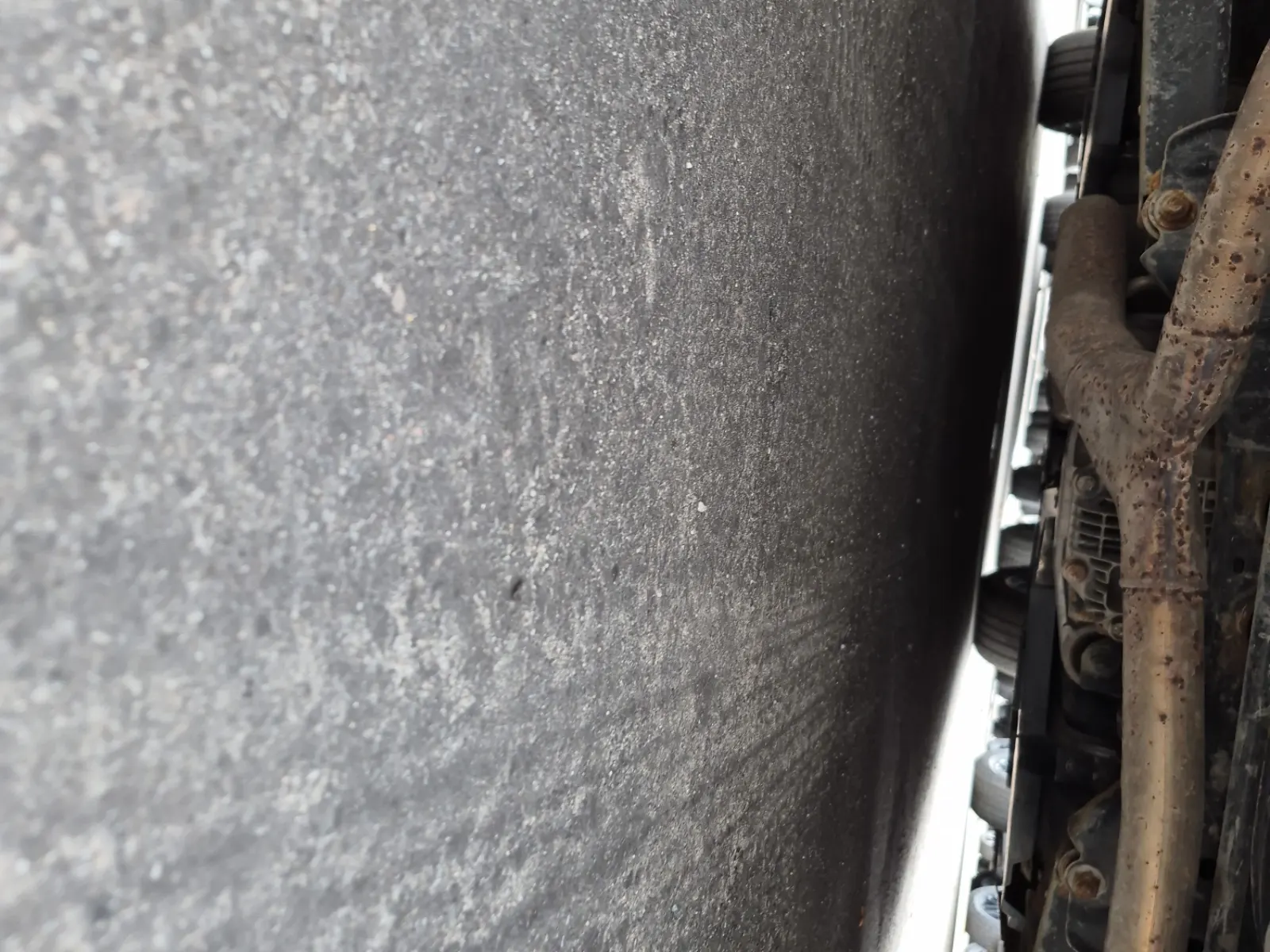 Undercarriage - Rear Photo