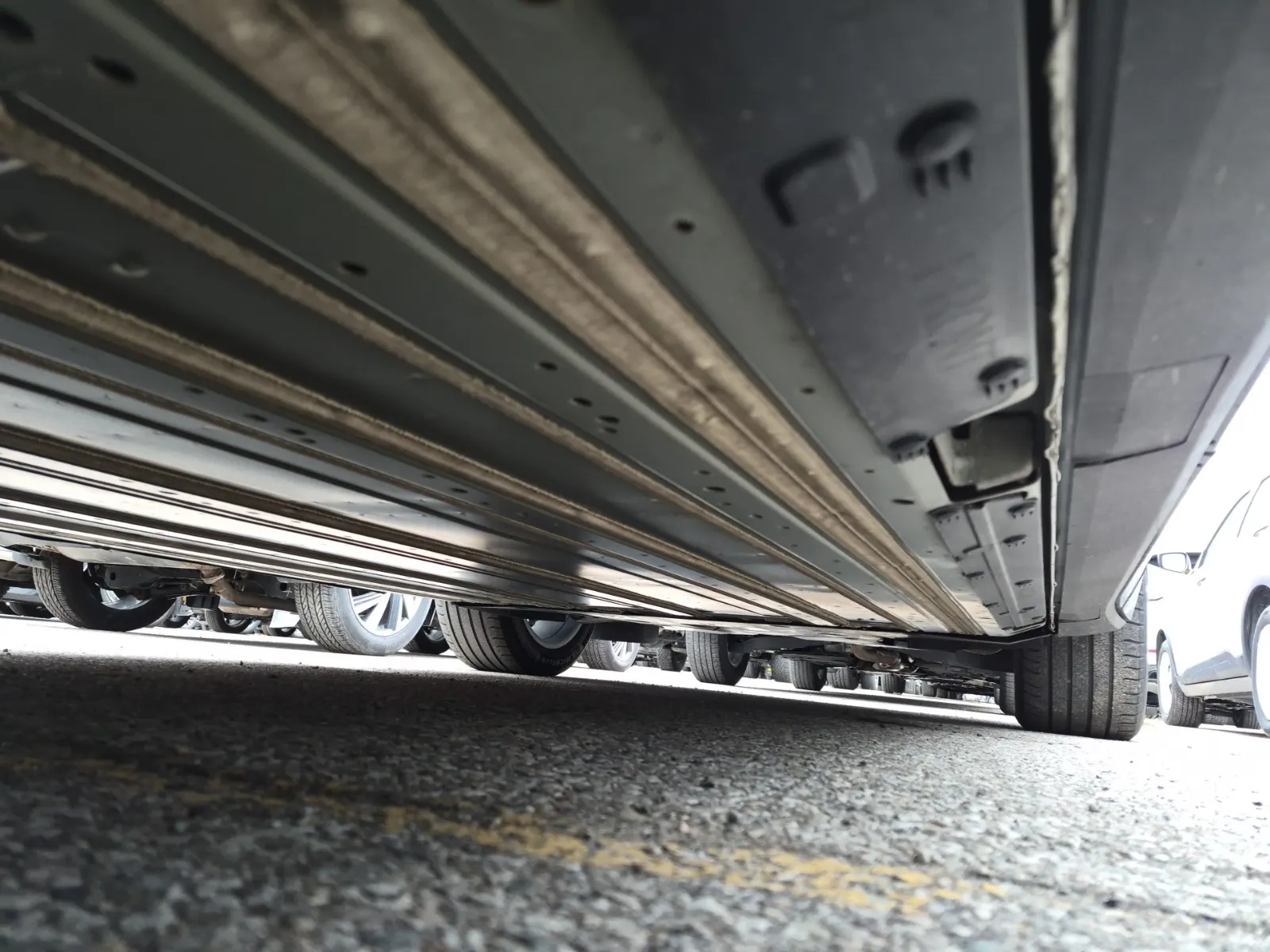Undercarriage - Passenger Photo