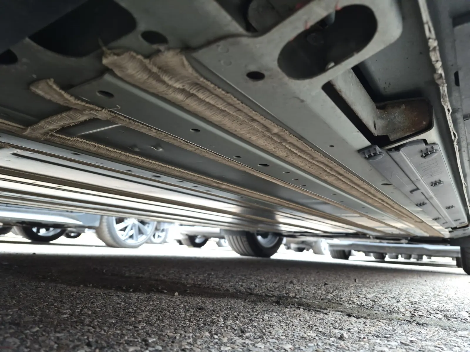 Undercarriage - Driver Photo