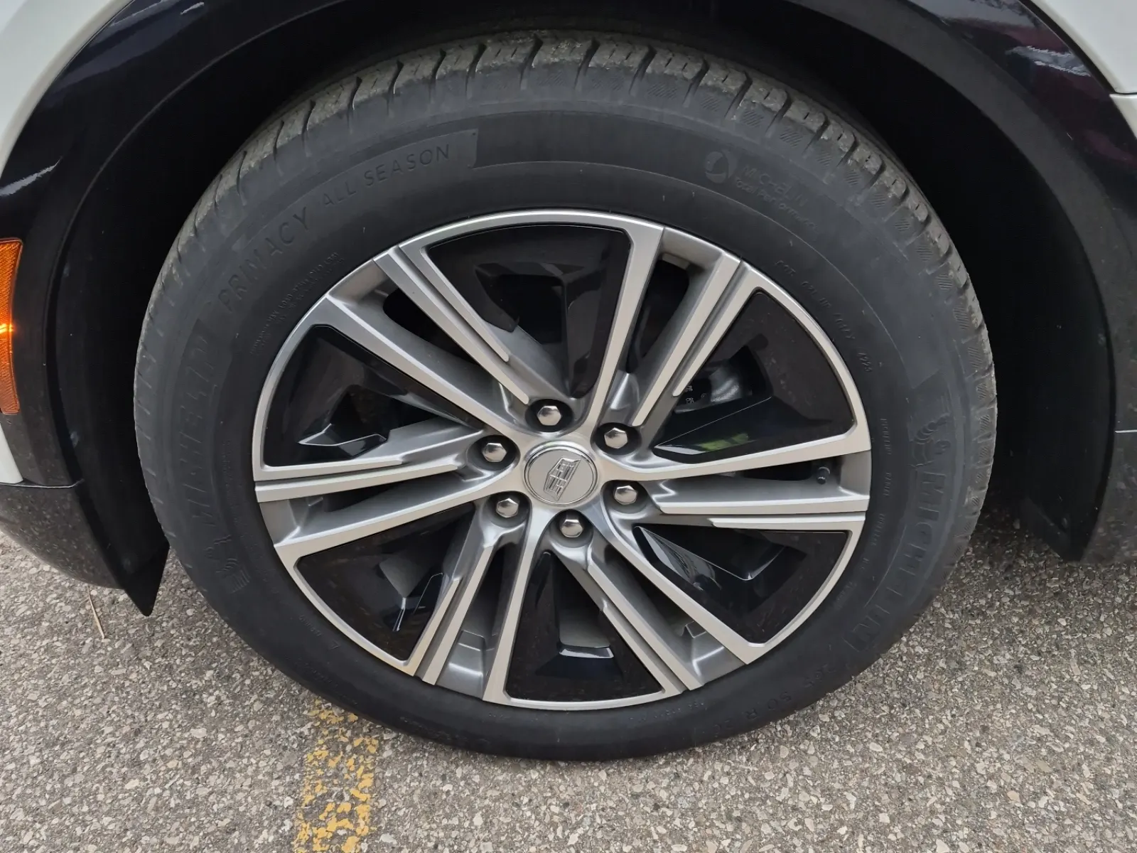 Front driver wheel/tire photo