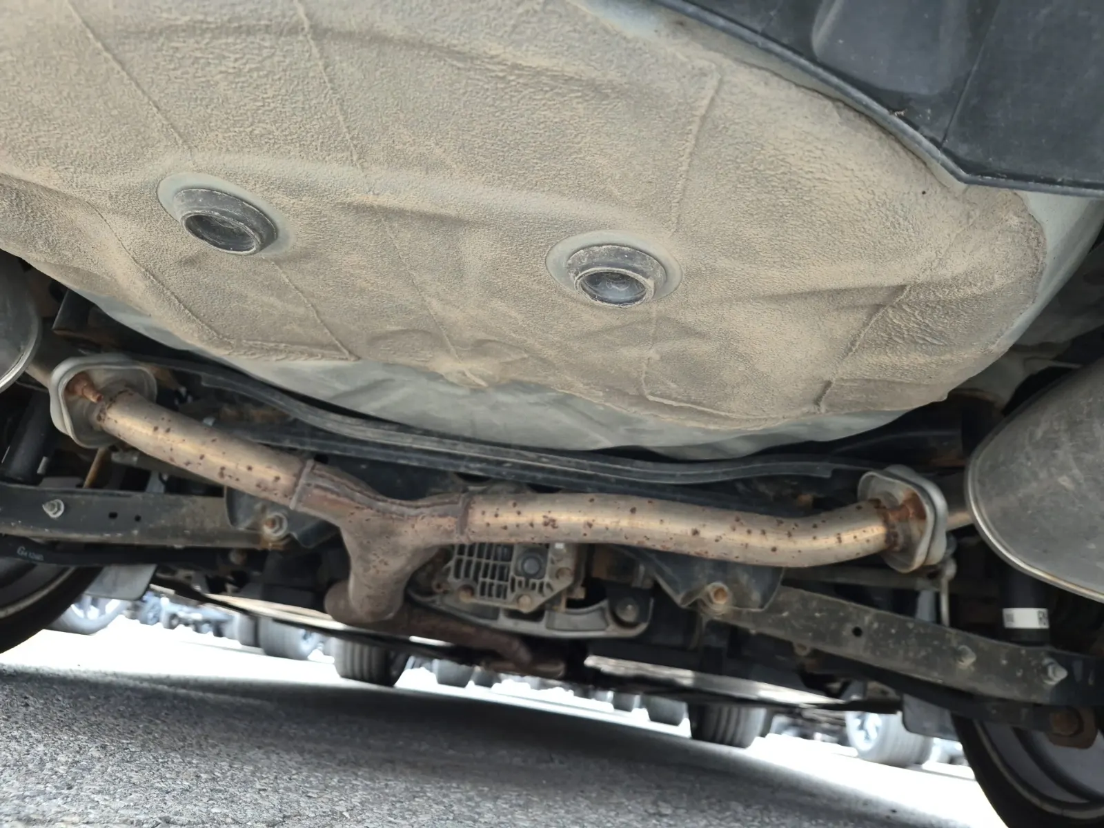 Undercarriage - Rear Photo