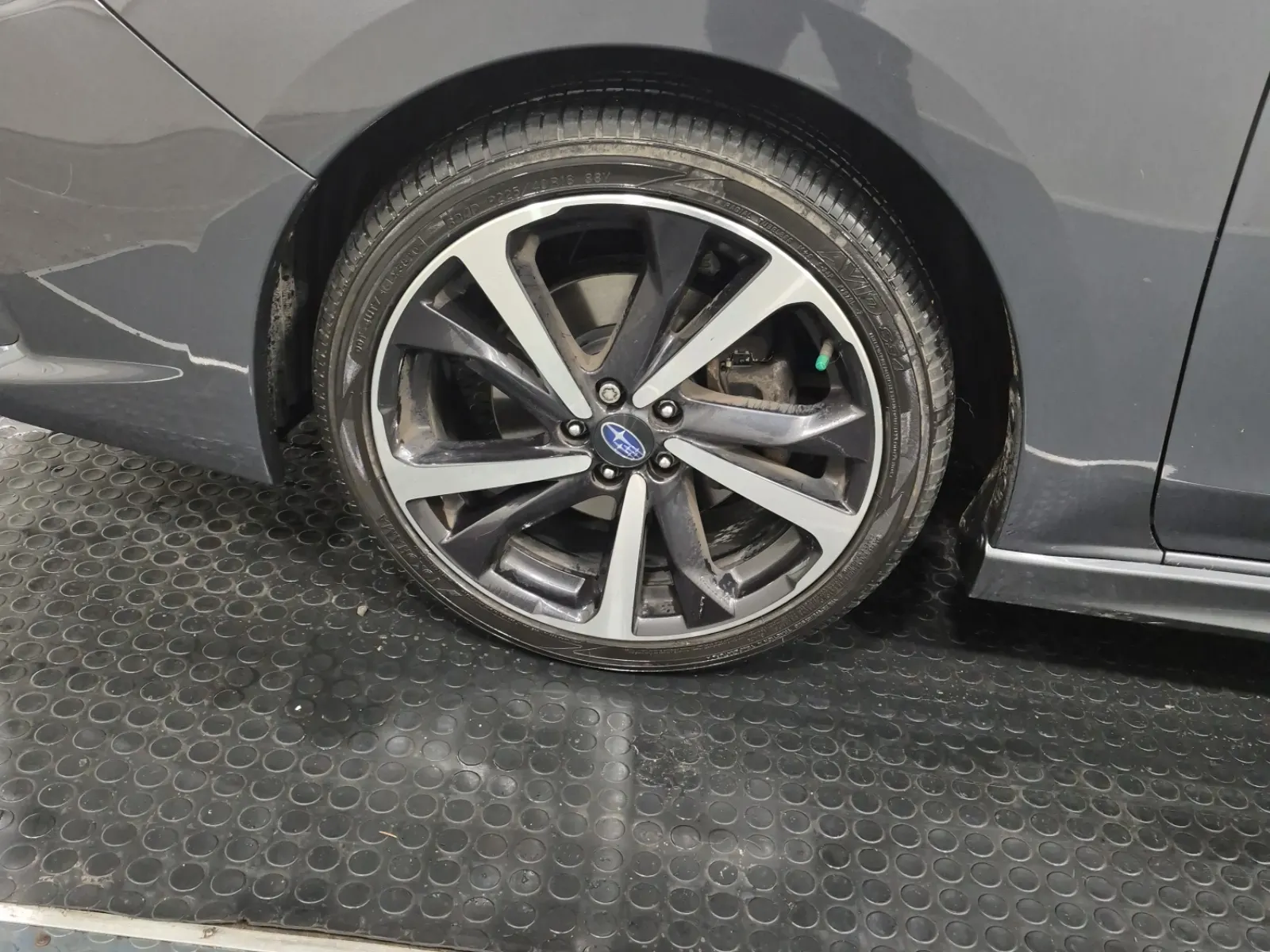 Front driver wheel/tire photo