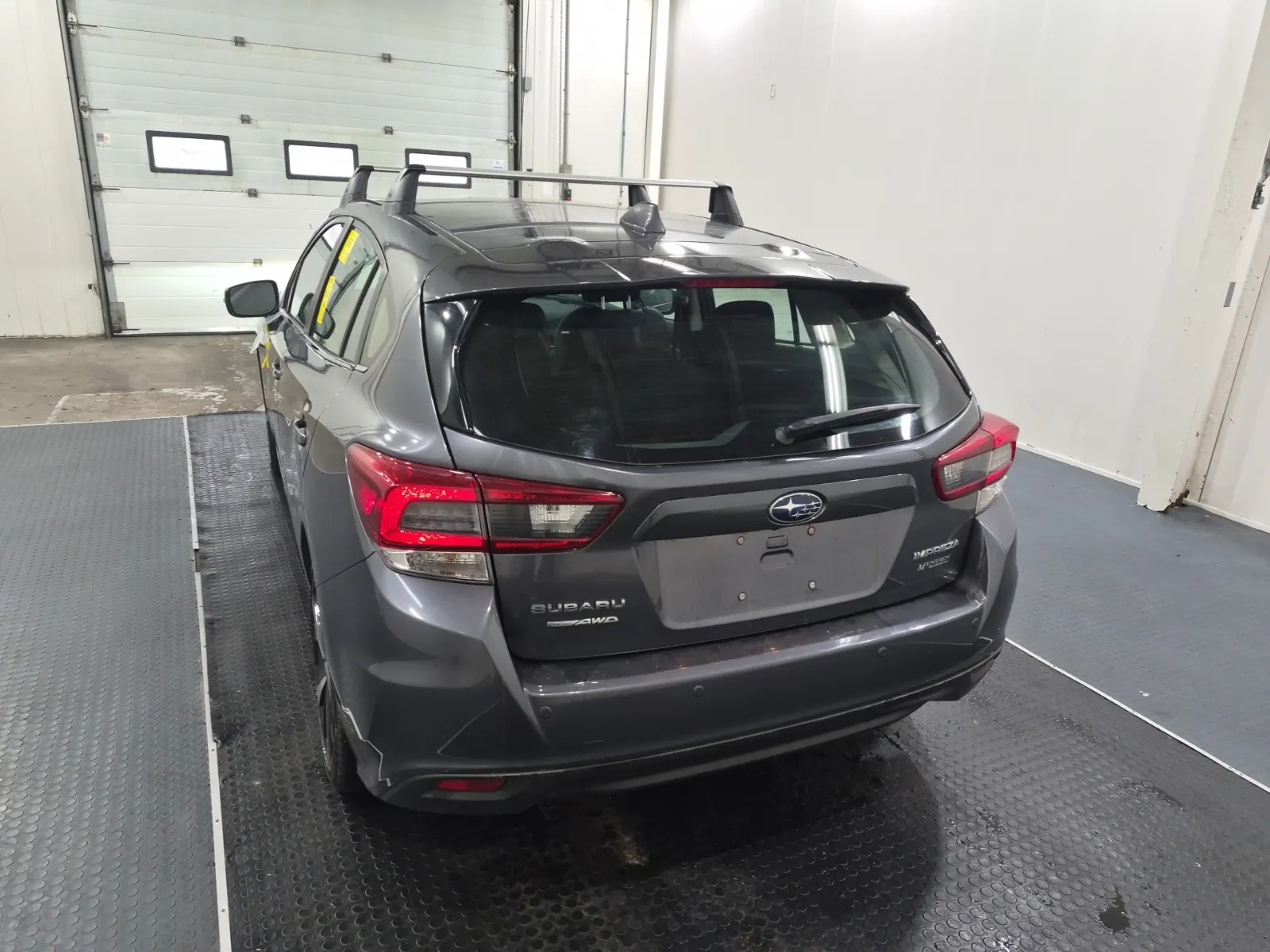 Driver Rear 3/4 Photo