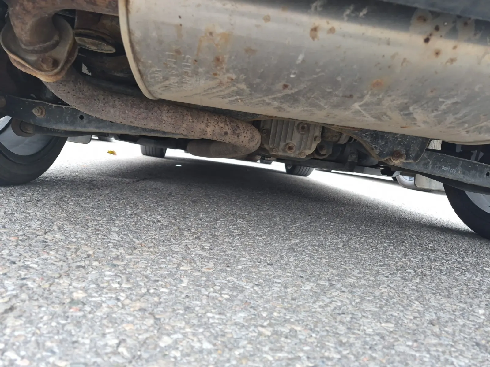 Undercarriage - Rear Photo