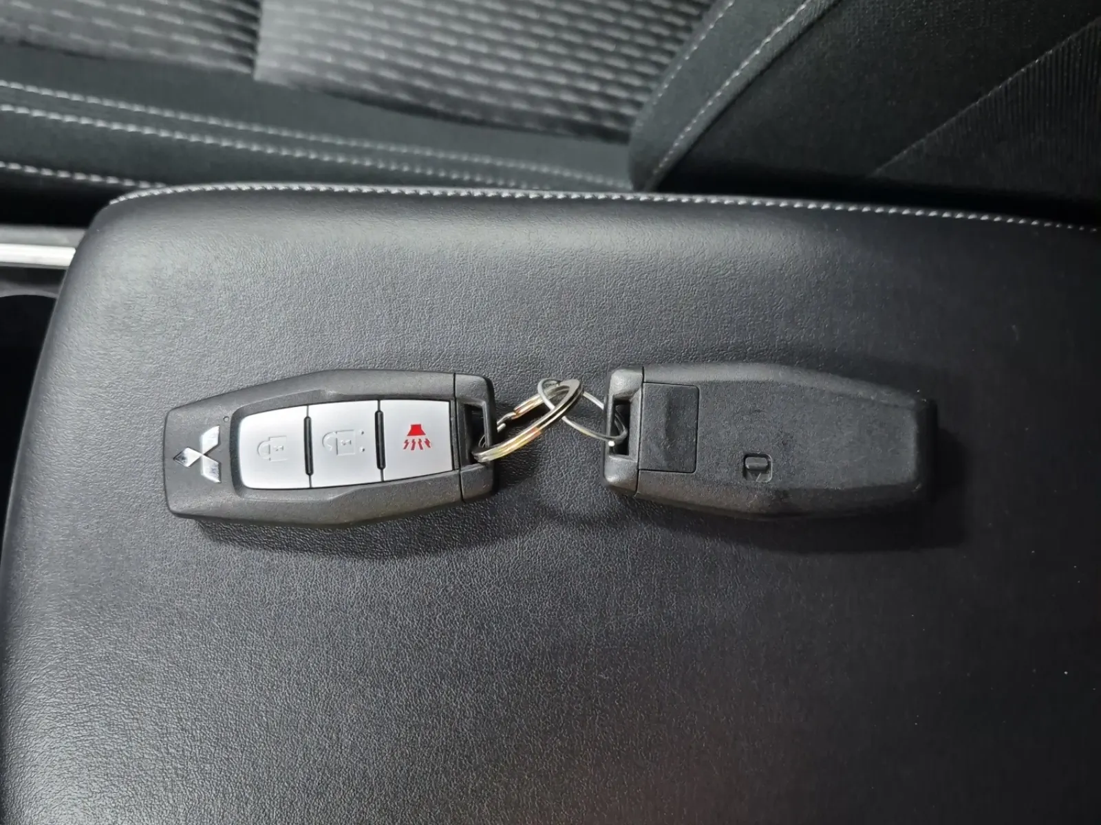 Keys/Fobs/Manual Photo