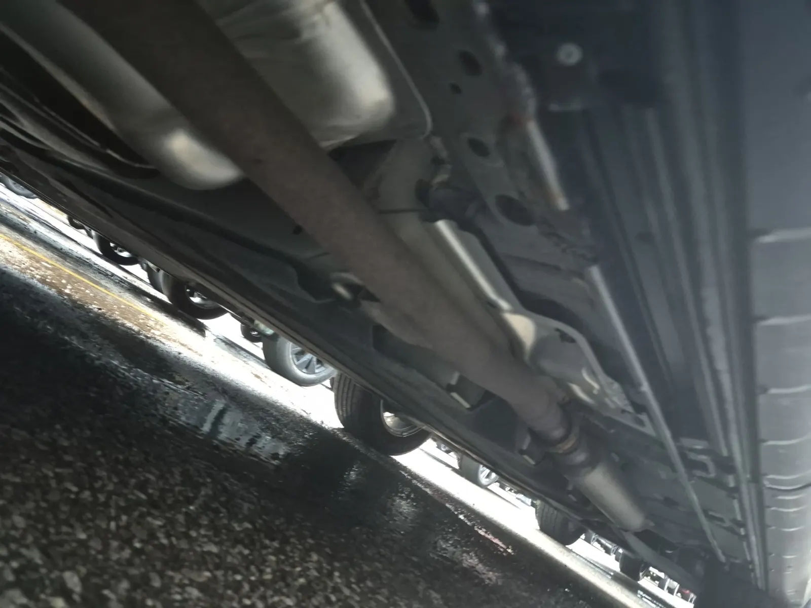 Undercarriage - Passenger Photo