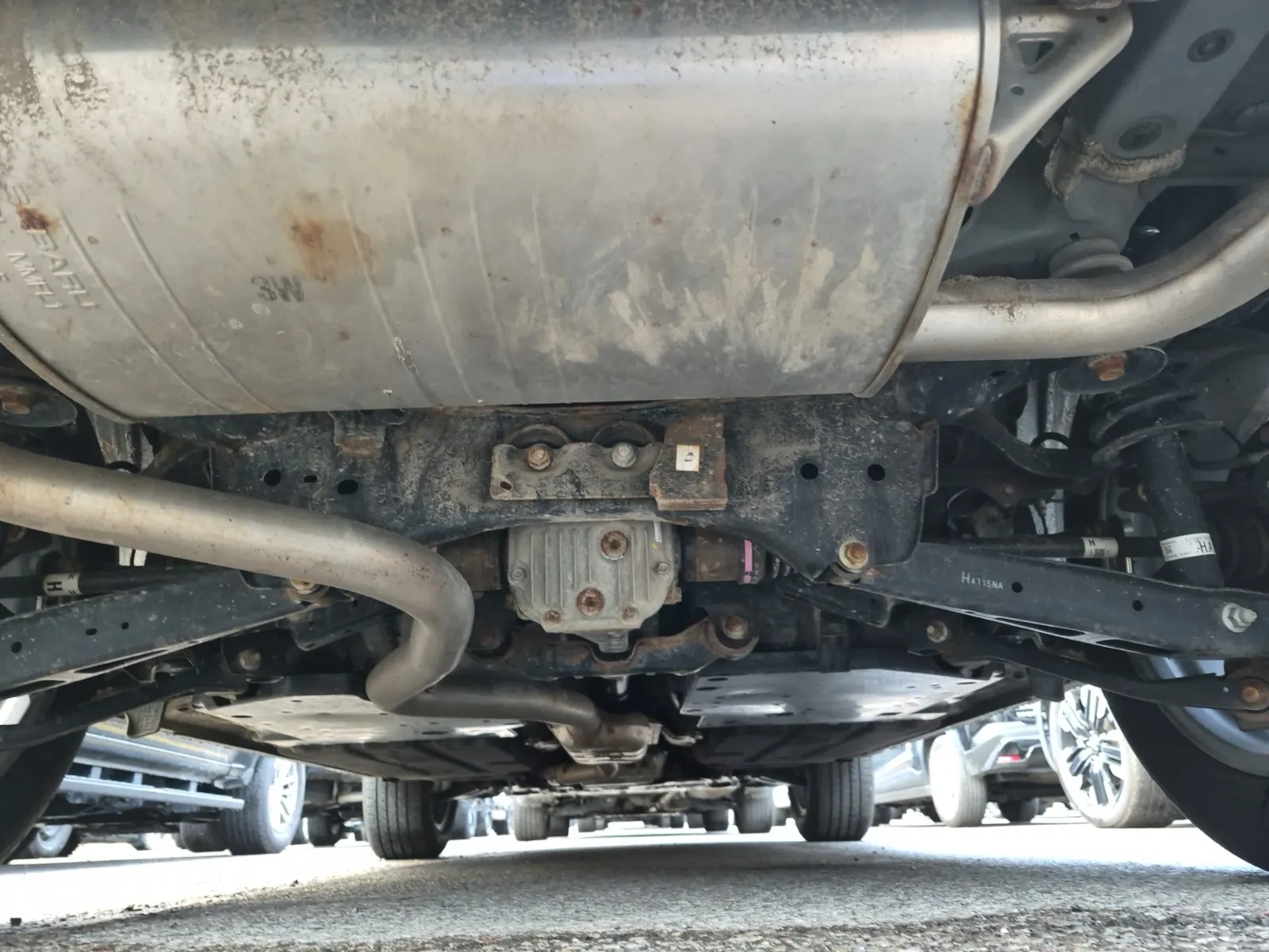 Undercarriage - Rear Photo