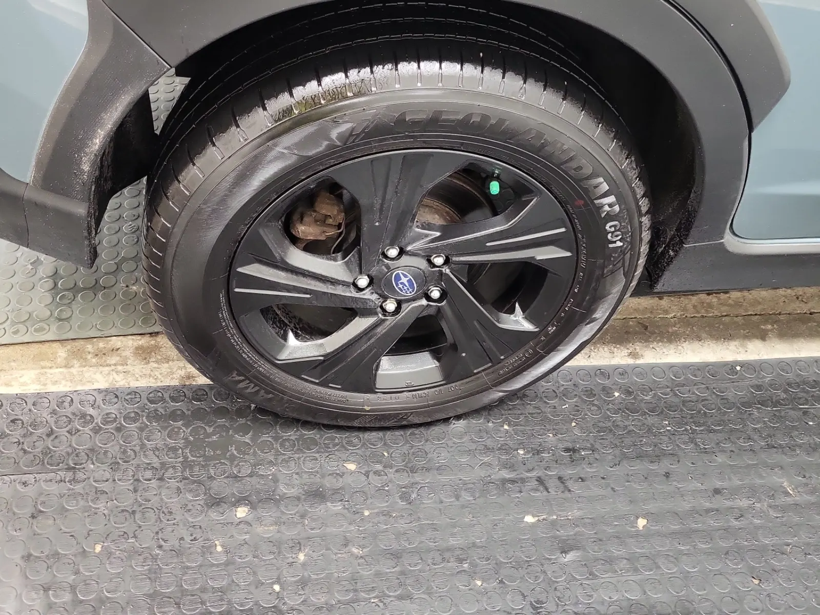 Right Rear Wheel/Tire Photo