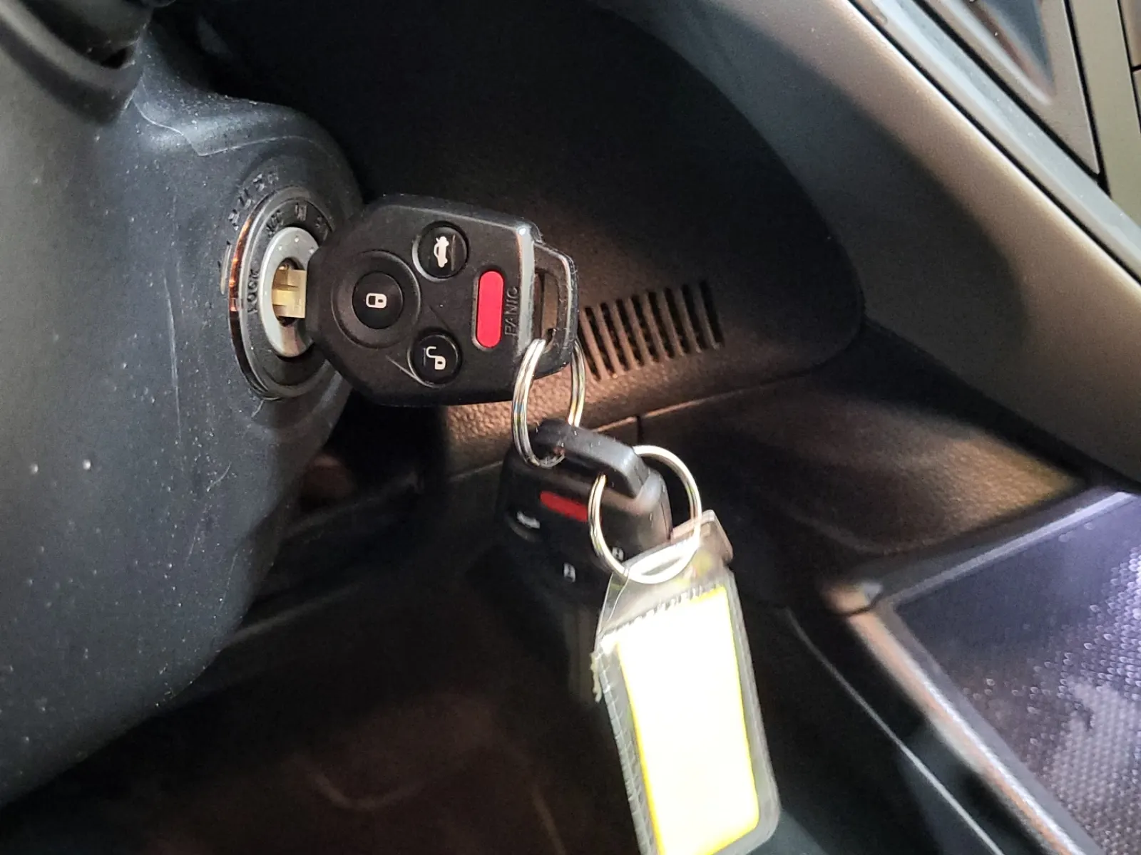 Keys/Fobs/Manual Photo