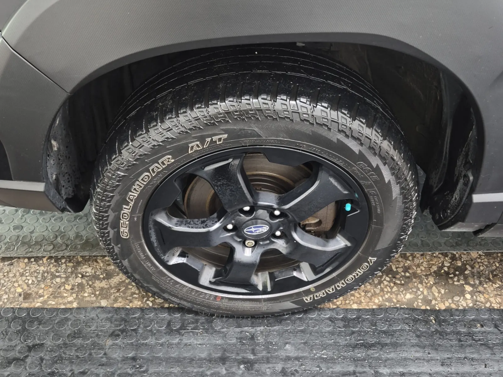 Front driver wheel/tire photo