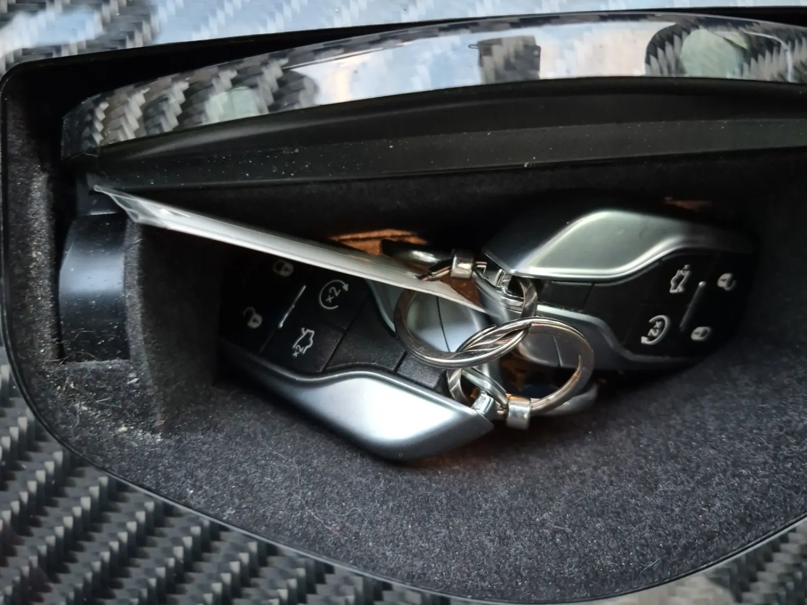 Keys/Fobs/Manual Photo