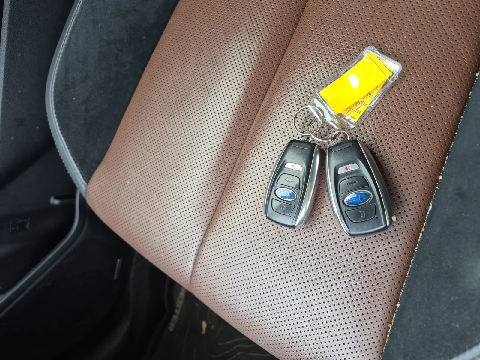 Keys/Fobs/Manual Photo
