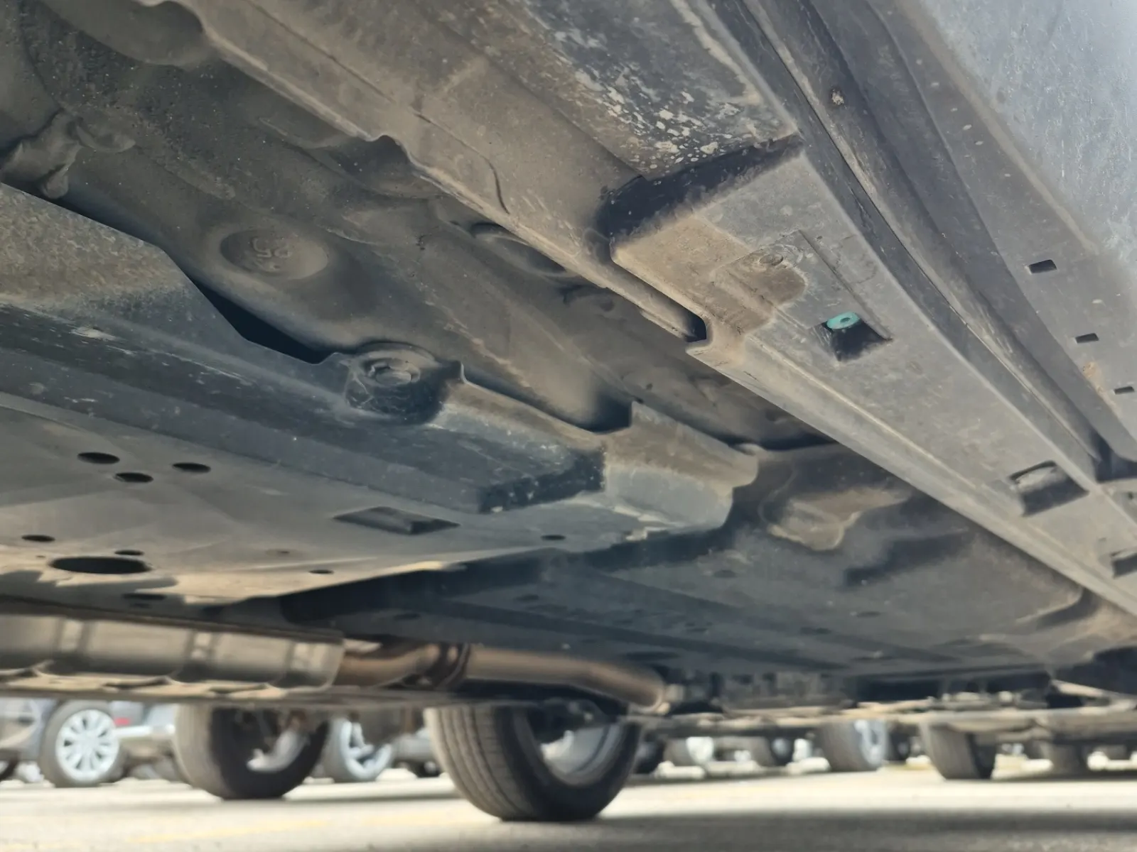 Undercarriage - Passenger Photo