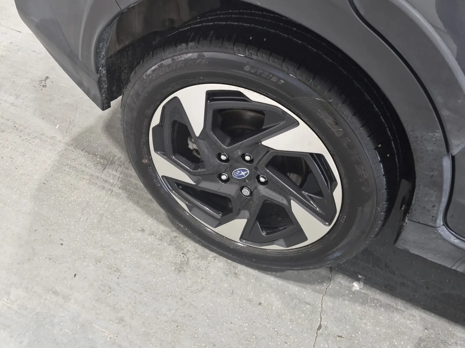 Right Rear Wheel/Tire Photo