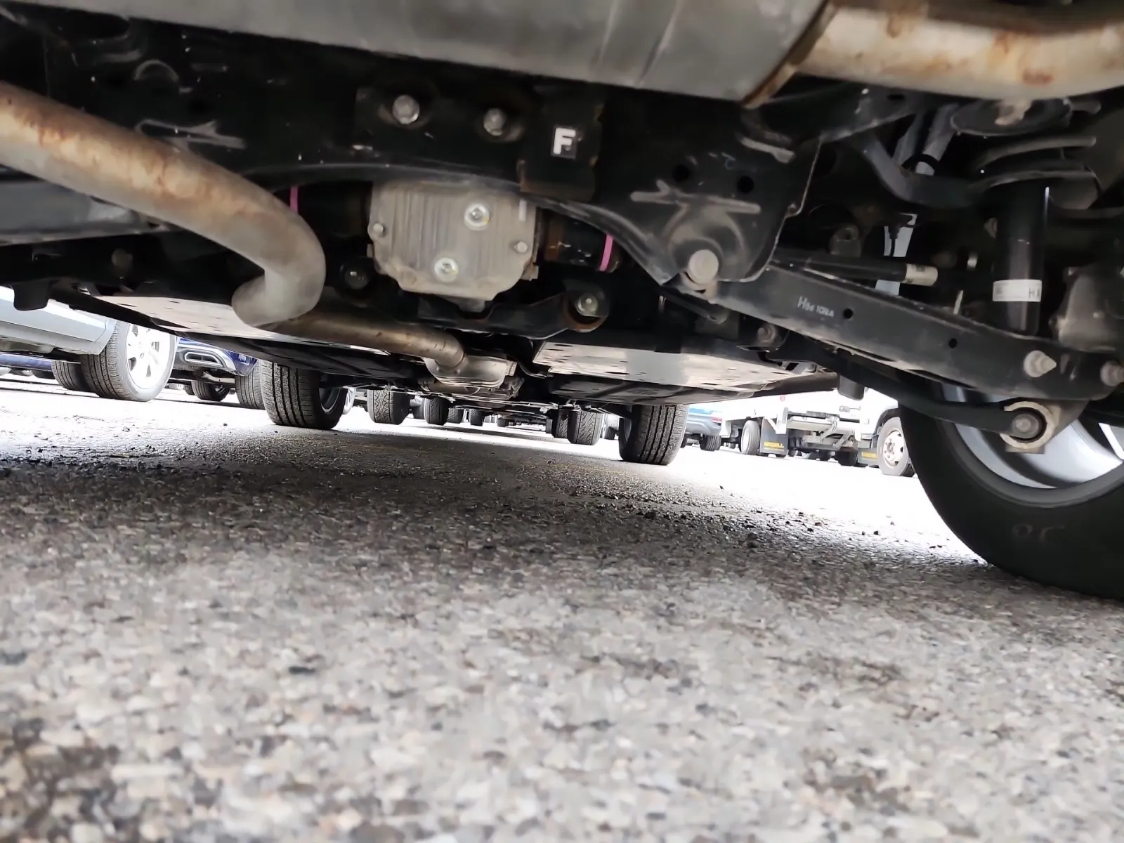Undercarriage - Rear Photo