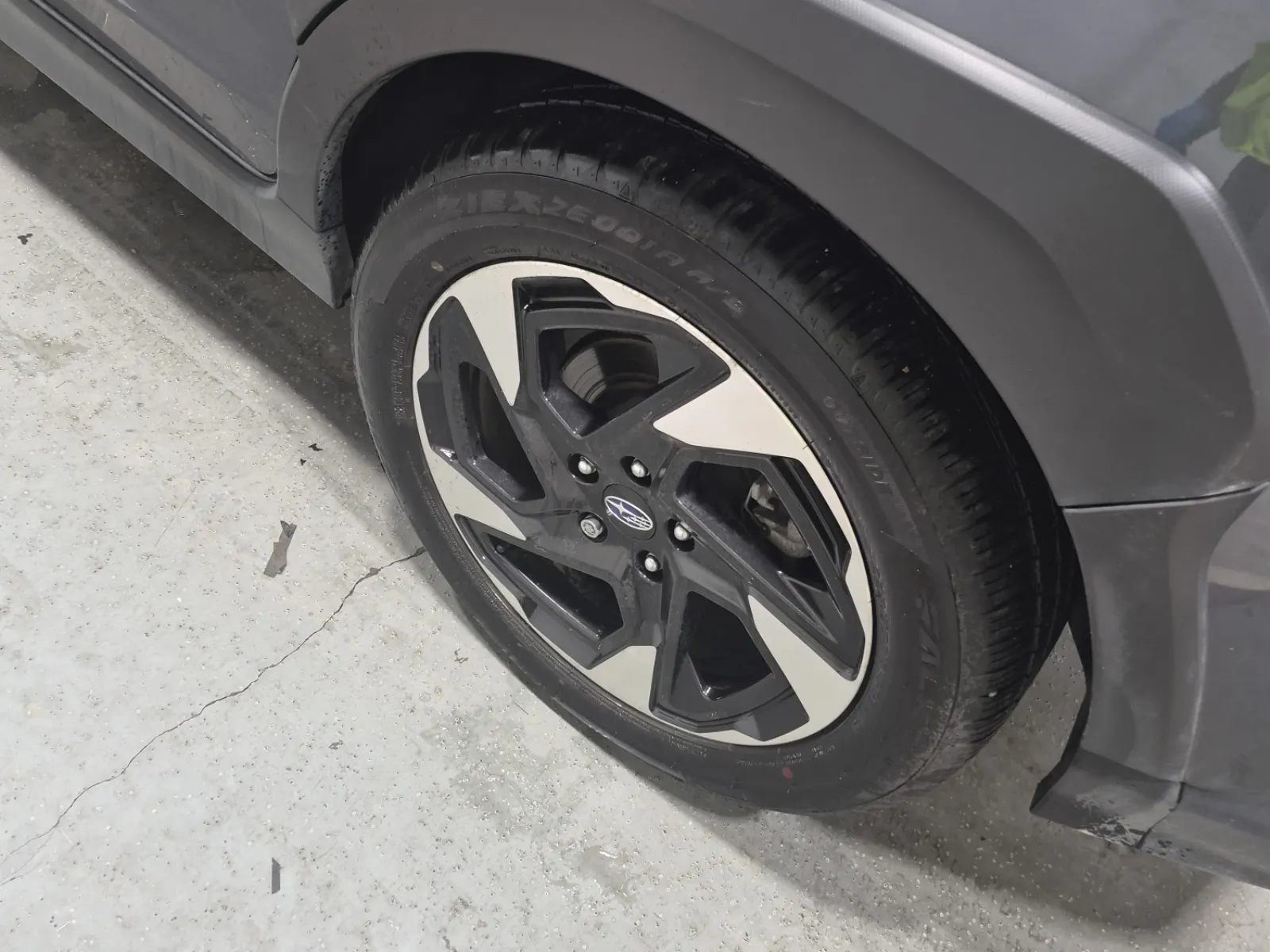 Left Rear Wheel/Tire Photo
