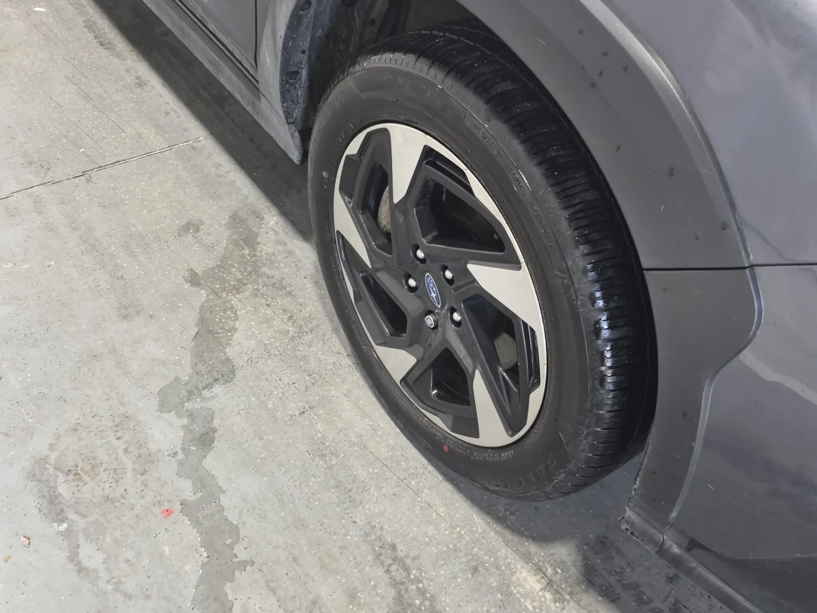 Right Front Wheel/Tire Photo