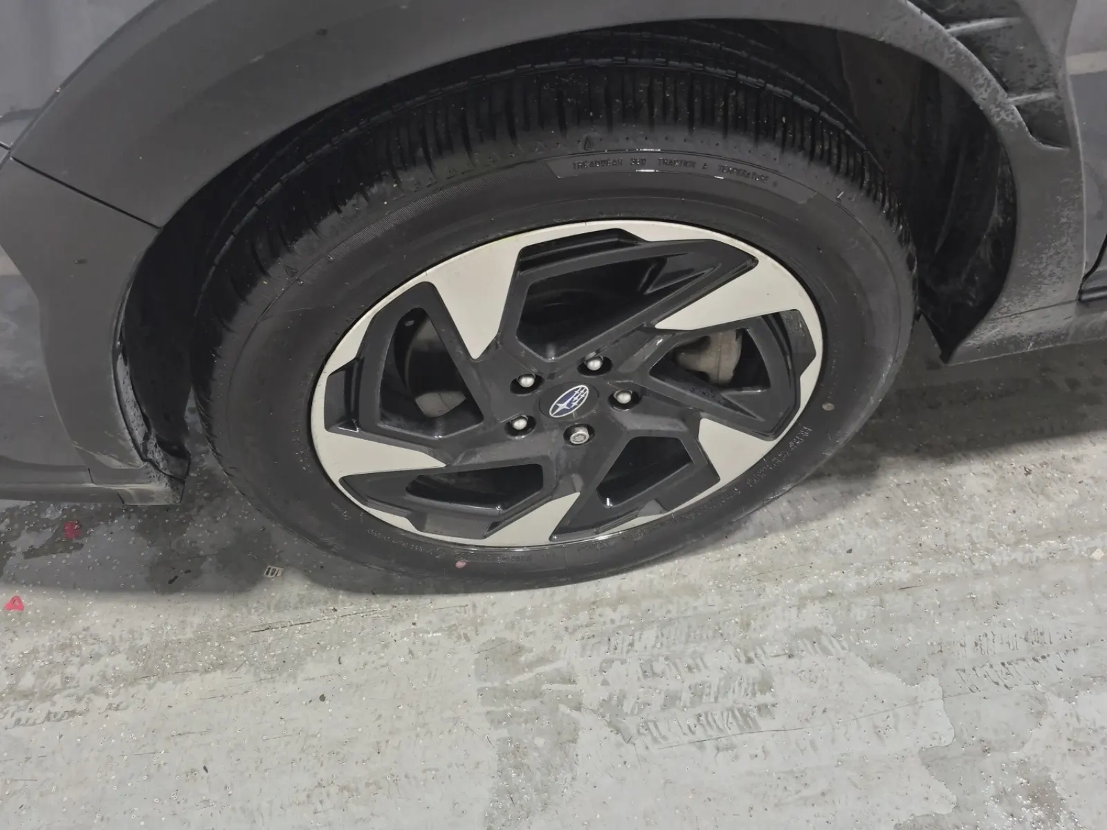 Front driver wheel/tire photo