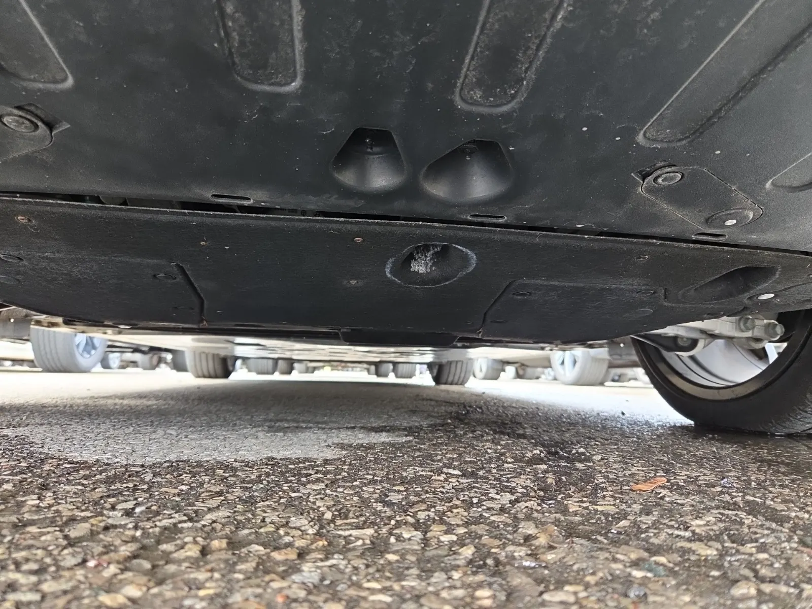 Undercarriage - Rear Photo