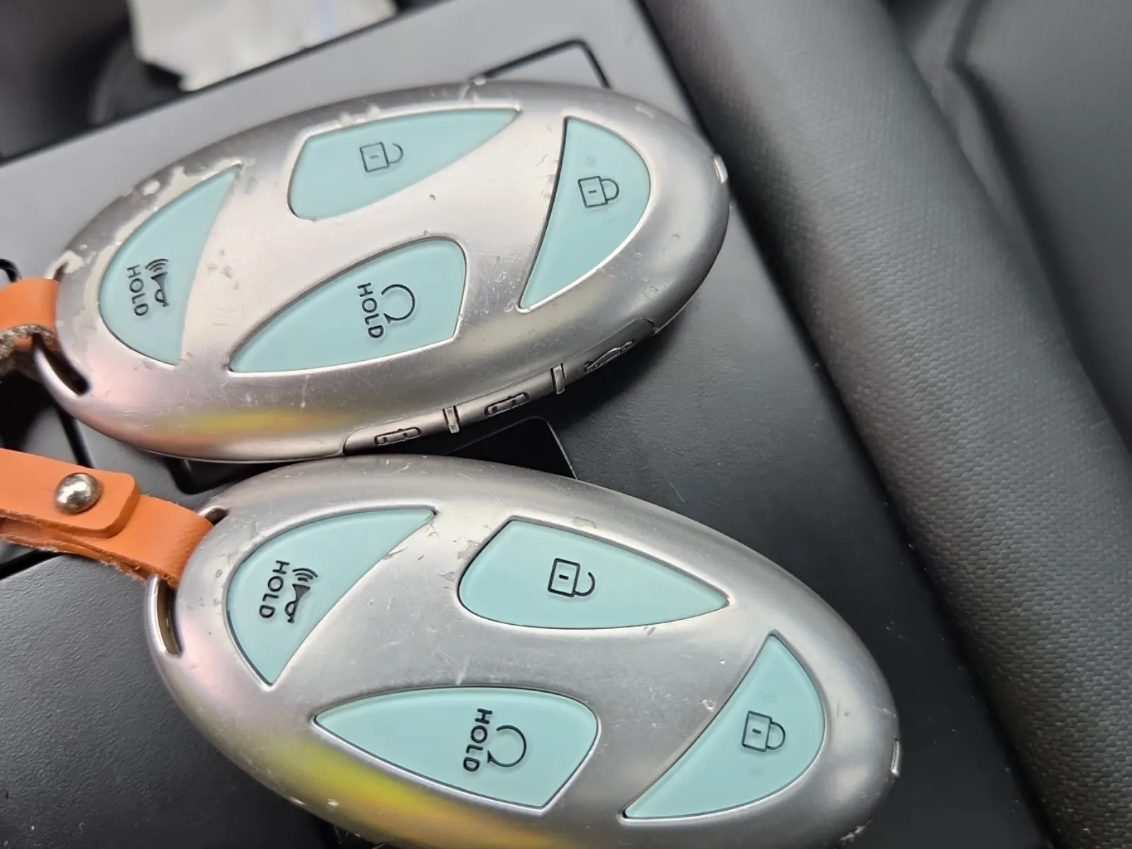 Keys/Fobs/Manual Photo