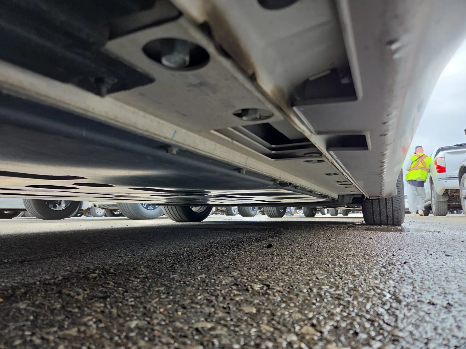 Undercarriage - Passenger Photo