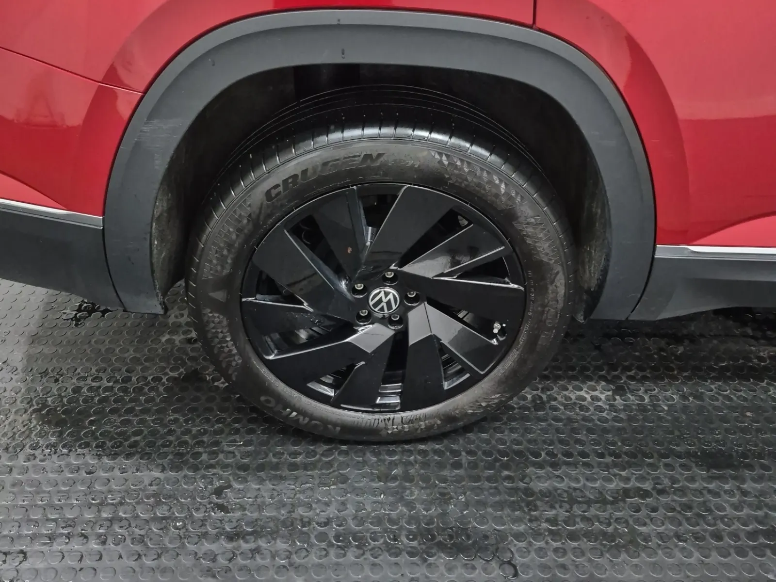 Right Rear Wheel/Tire Photo