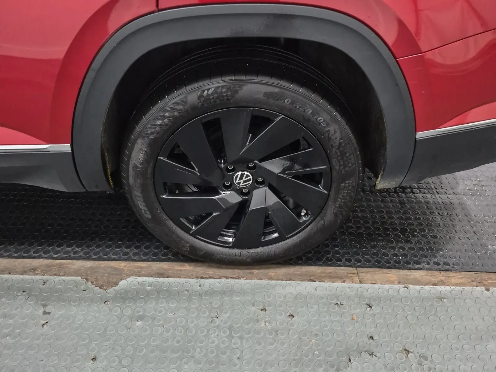 Left Rear Wheel/Tire Photo