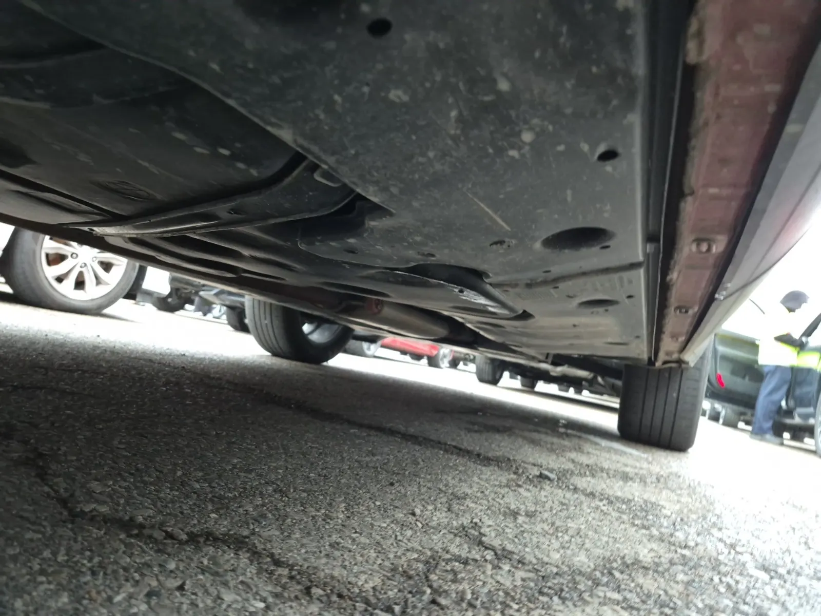 Undercarriage - Passenger Photo