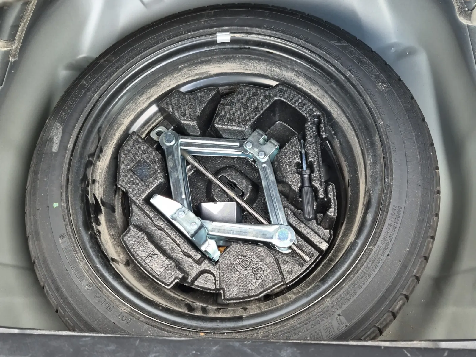Spare Tire & Wheel Photo