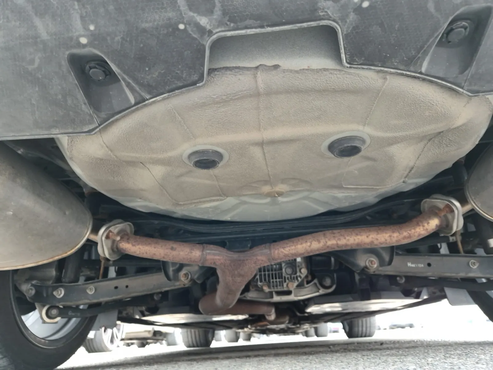 Undercarriage - Rear Photo