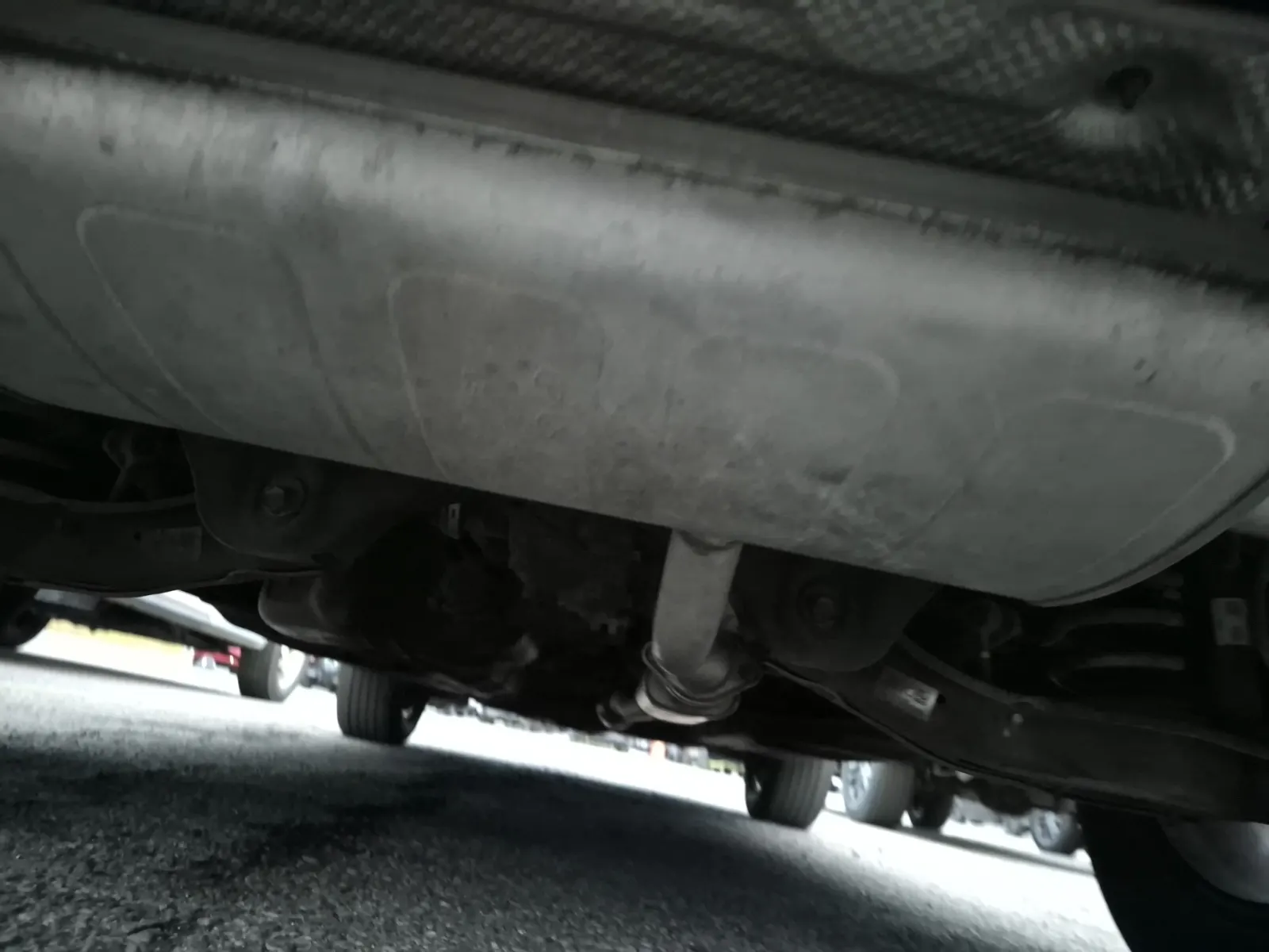 Undercarriage - Rear Photo
