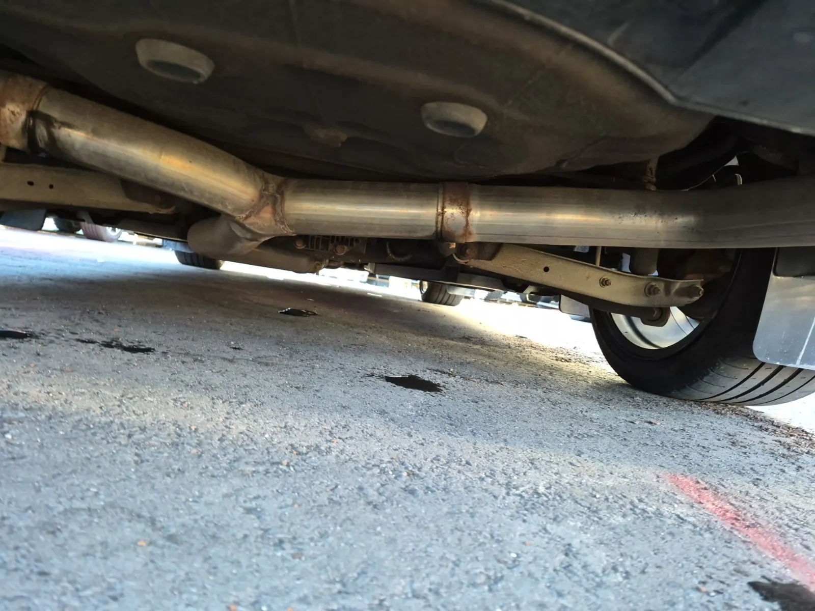 Undercarriage - Rear Photo