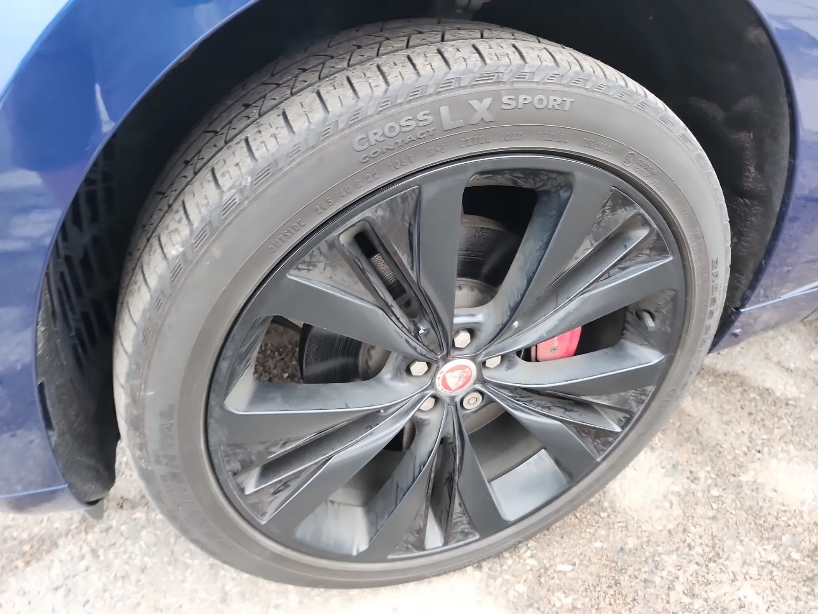 Front driver wheel/tire photo