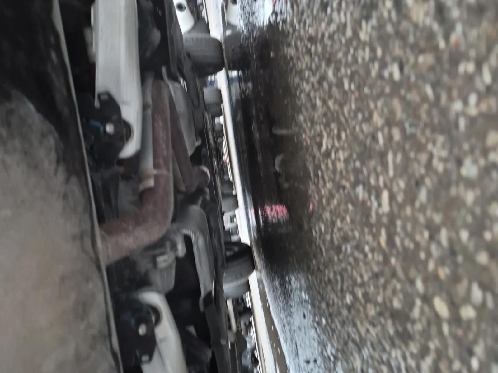 Undercarriage - Rear Photo