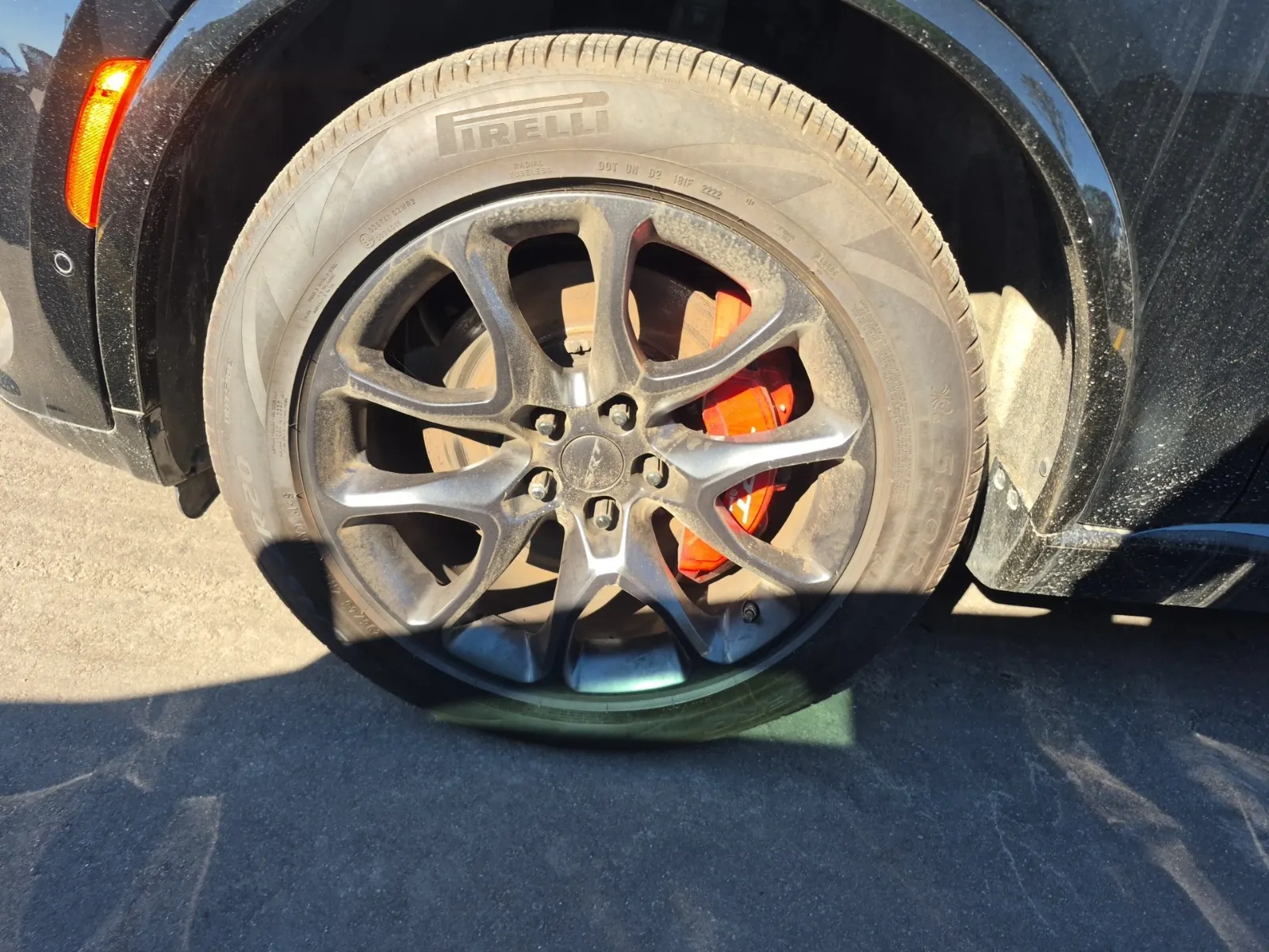 Front driver wheel/tire photo